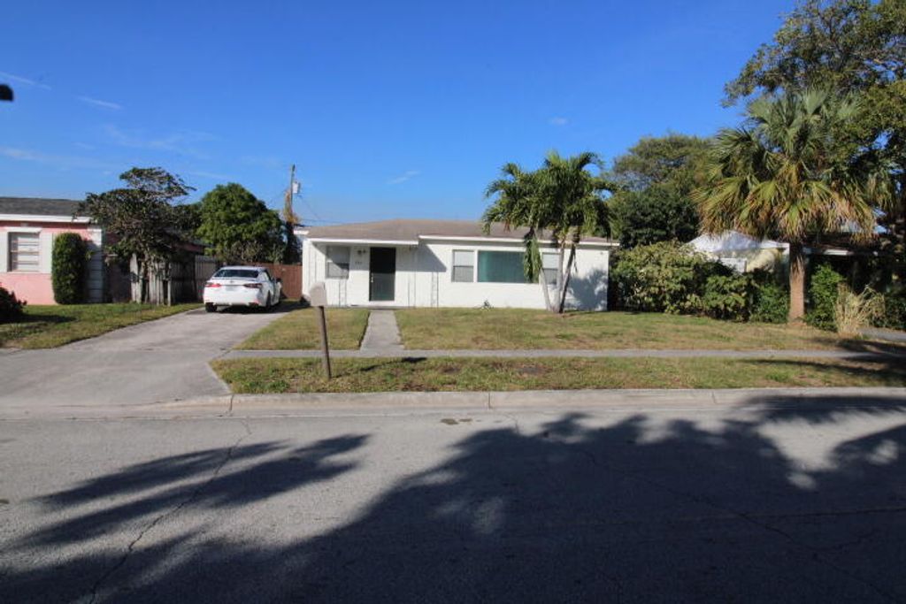 Photo of 346 W 15th Street, Riviera Beach, FL 33404 (MLS # R11149288)
