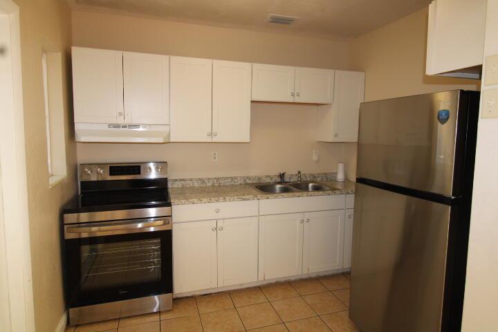 BLUE HERON PARK 4 - Residential Lease