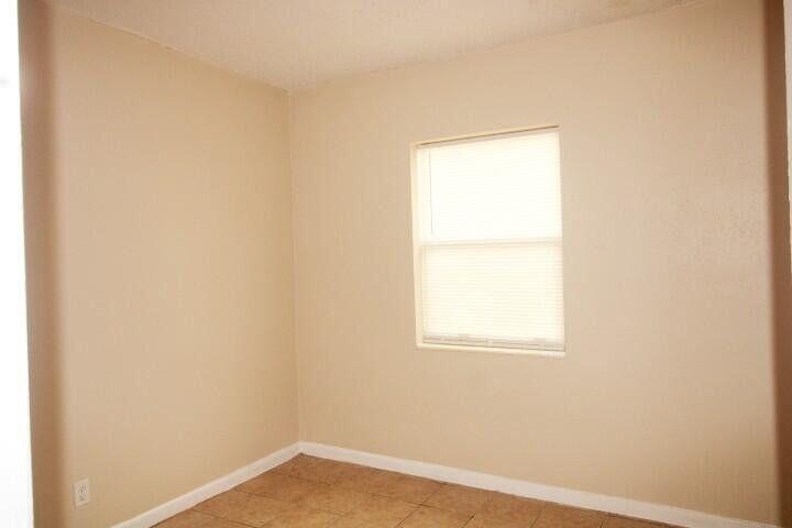 BLUE HERON PARK 4 - Residential Lease