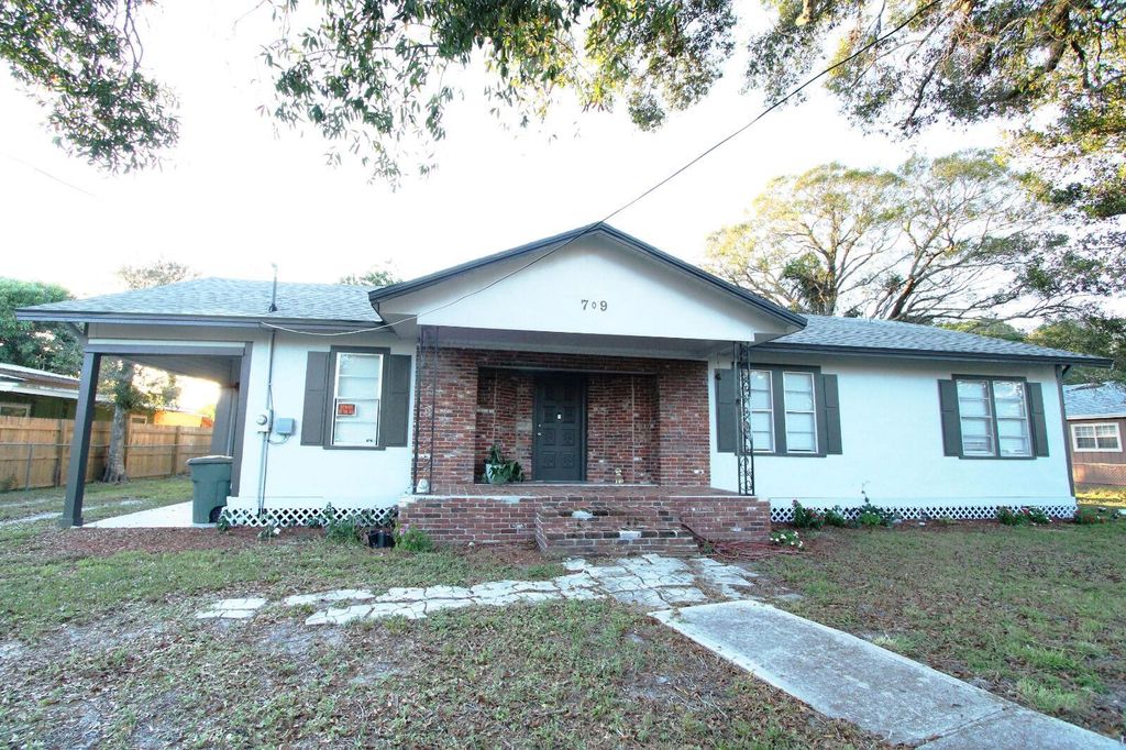 Photo of 709 S 23rd Street, Fort Pierce, FL 34950 (MLS # R10911573)