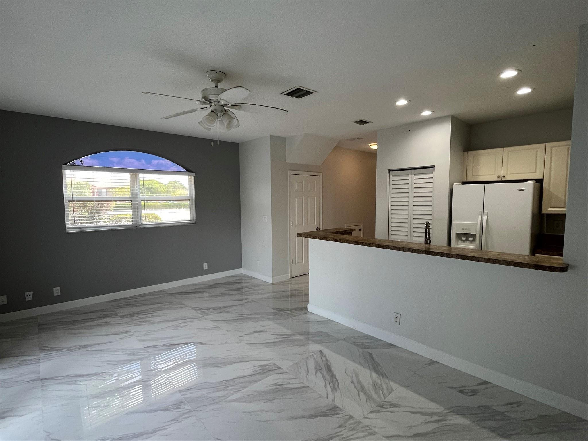 Coral Park Twnhms West Co - Residential Lease