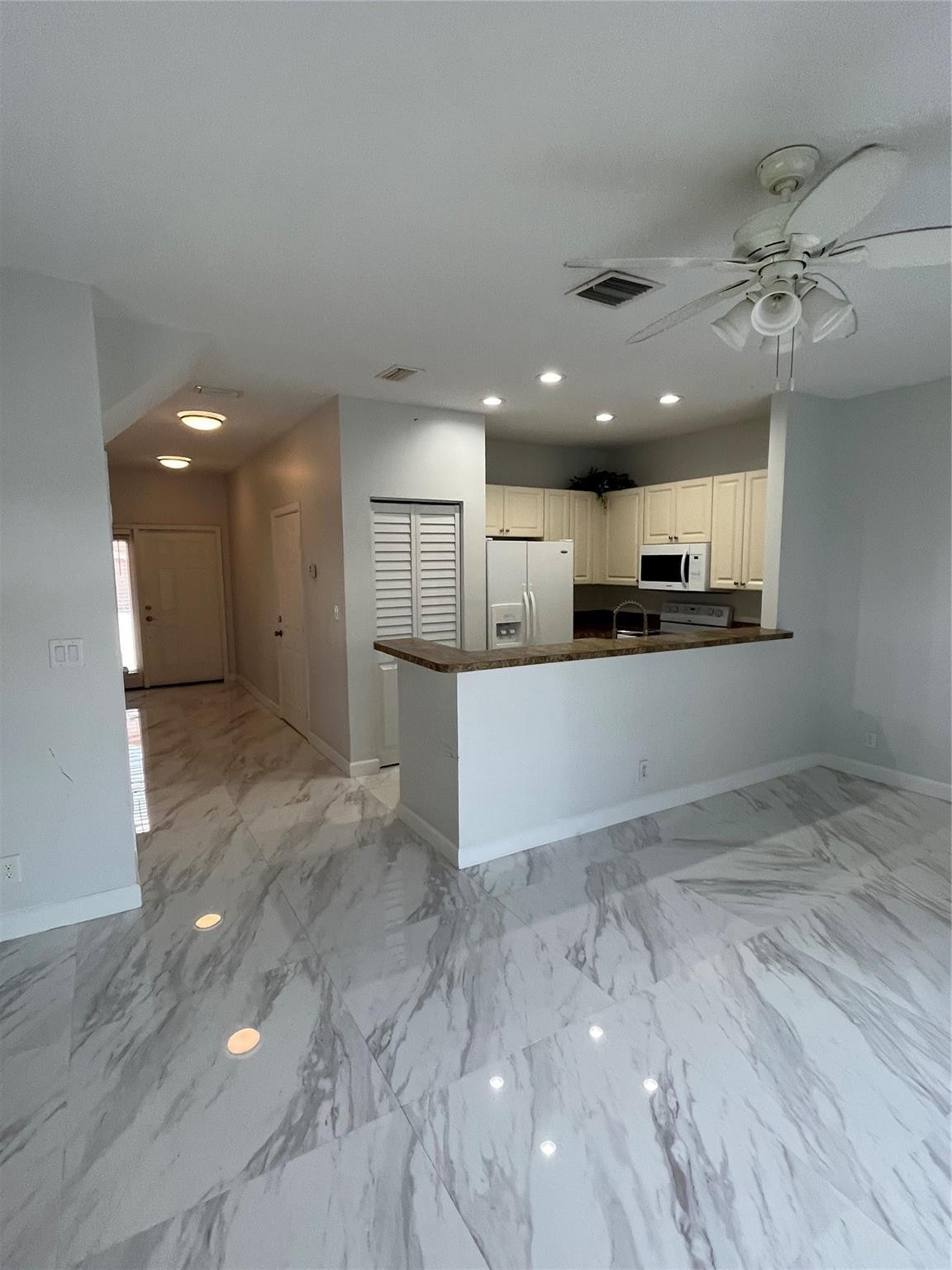 Coral Park Twnhms West Co - Residential Lease