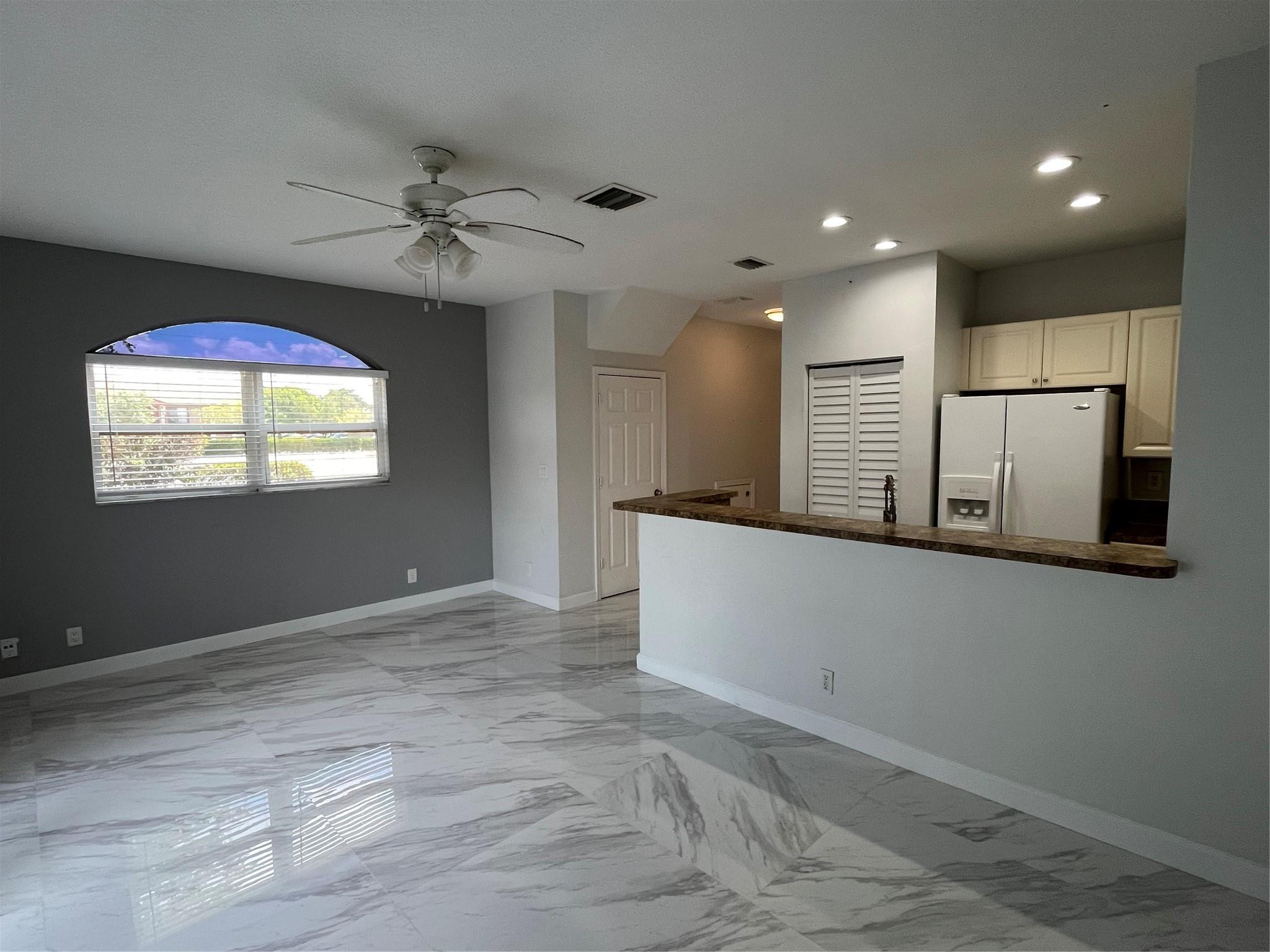 Coral Park Twnhms West Co - Residential Lease