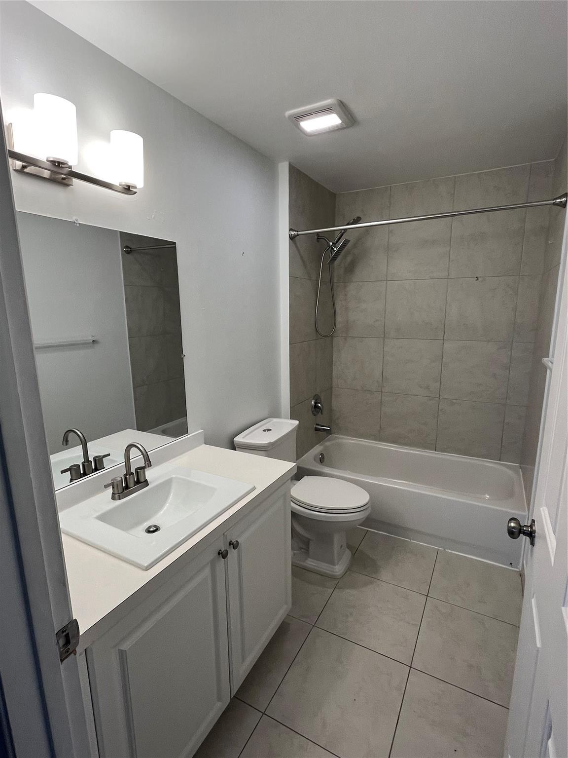 Coral Park Twnhms West Co - Residential Lease