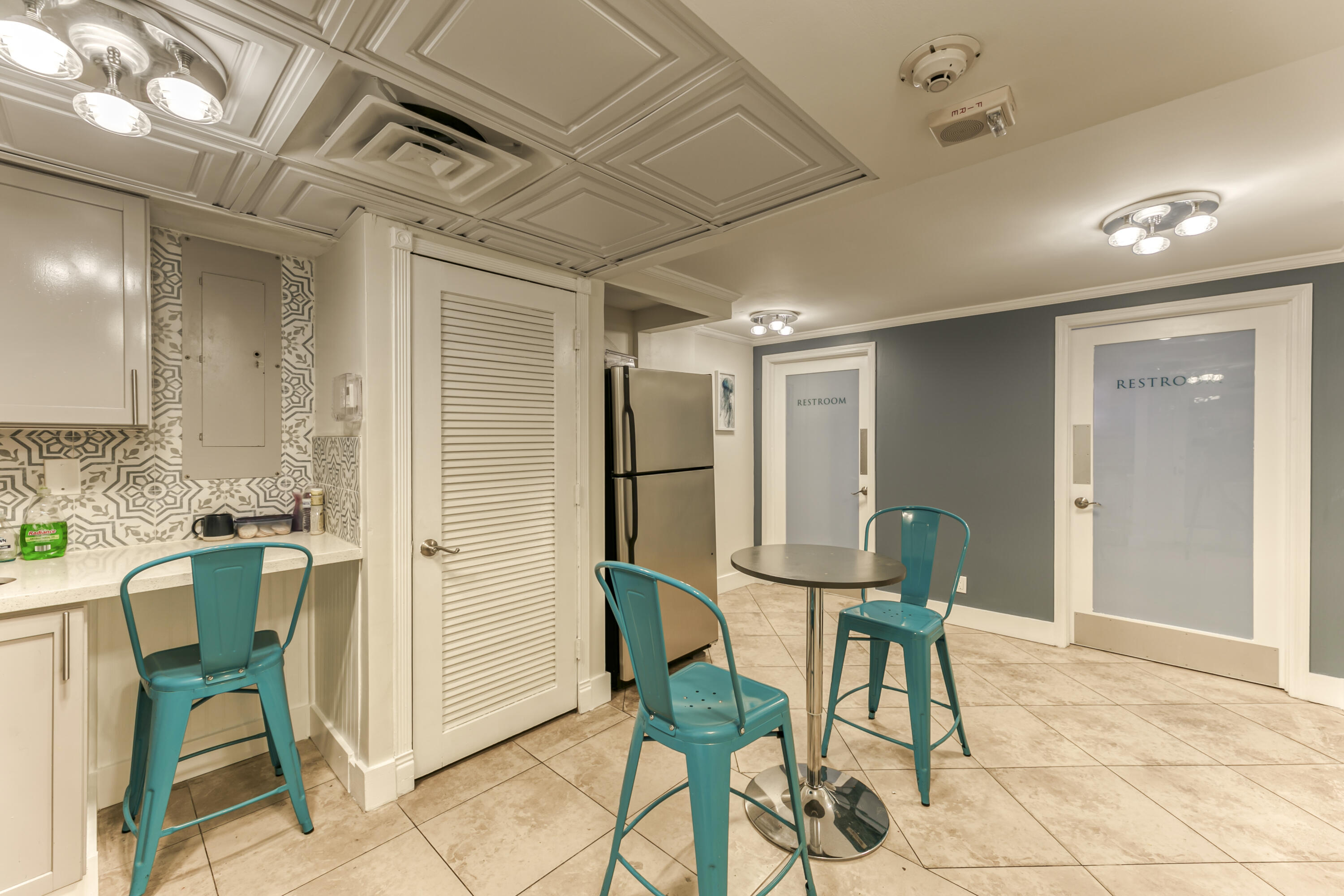 LAUDERDALE TOWER CONDO - Residential Lease