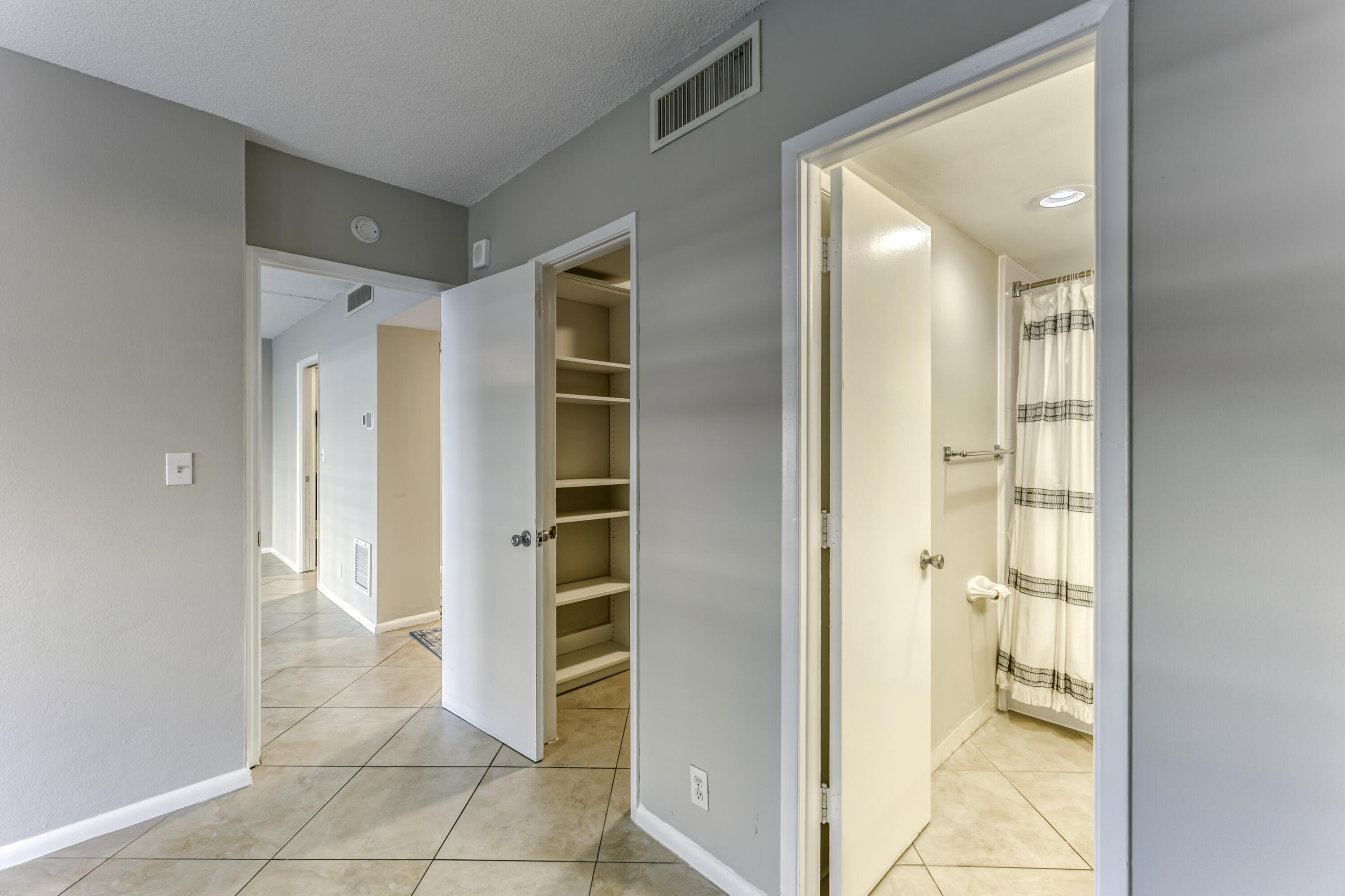 LAUDERDALE TOWER CONDO - Residential Lease