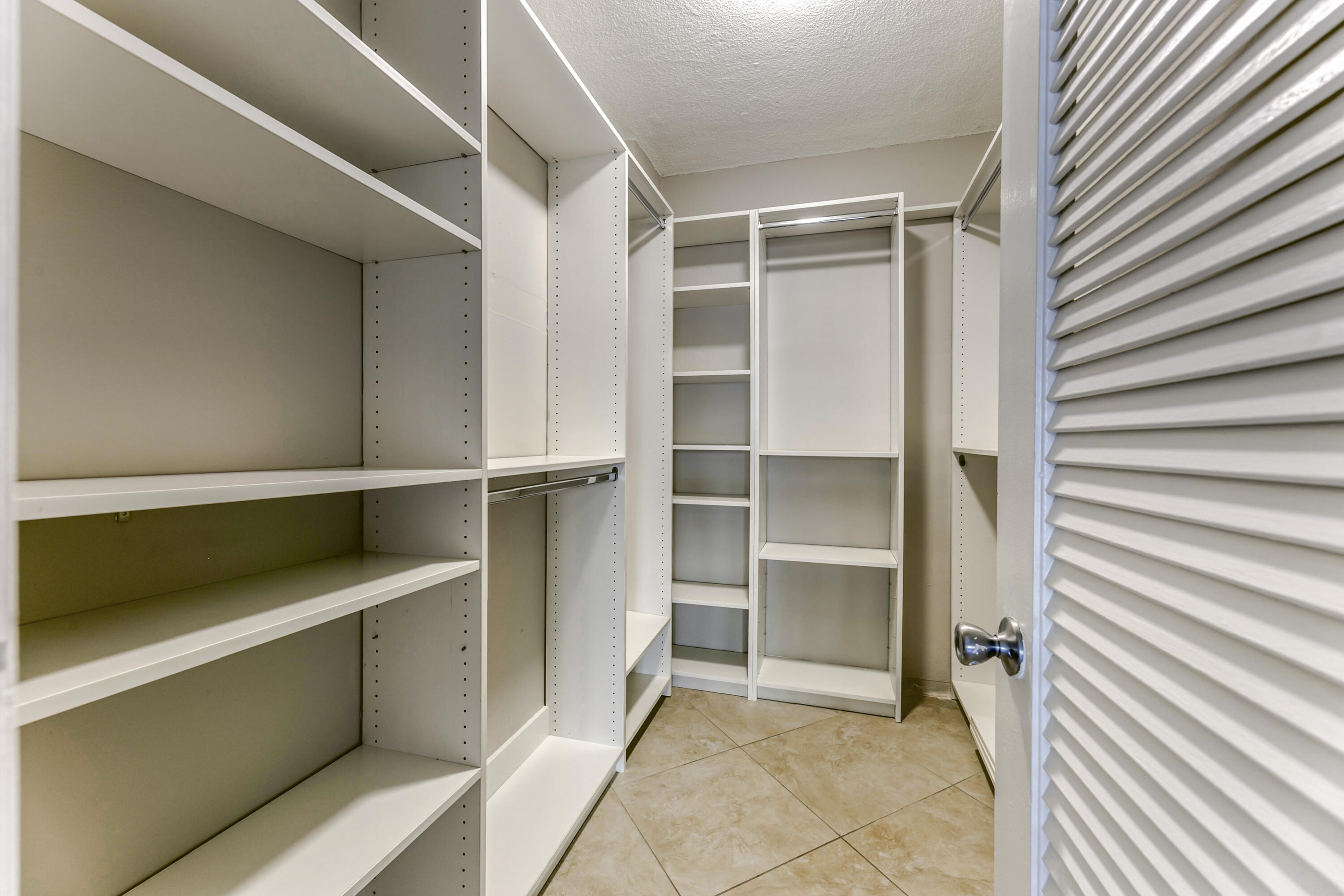 LAUDERDALE TOWER CONDO - Residential Lease