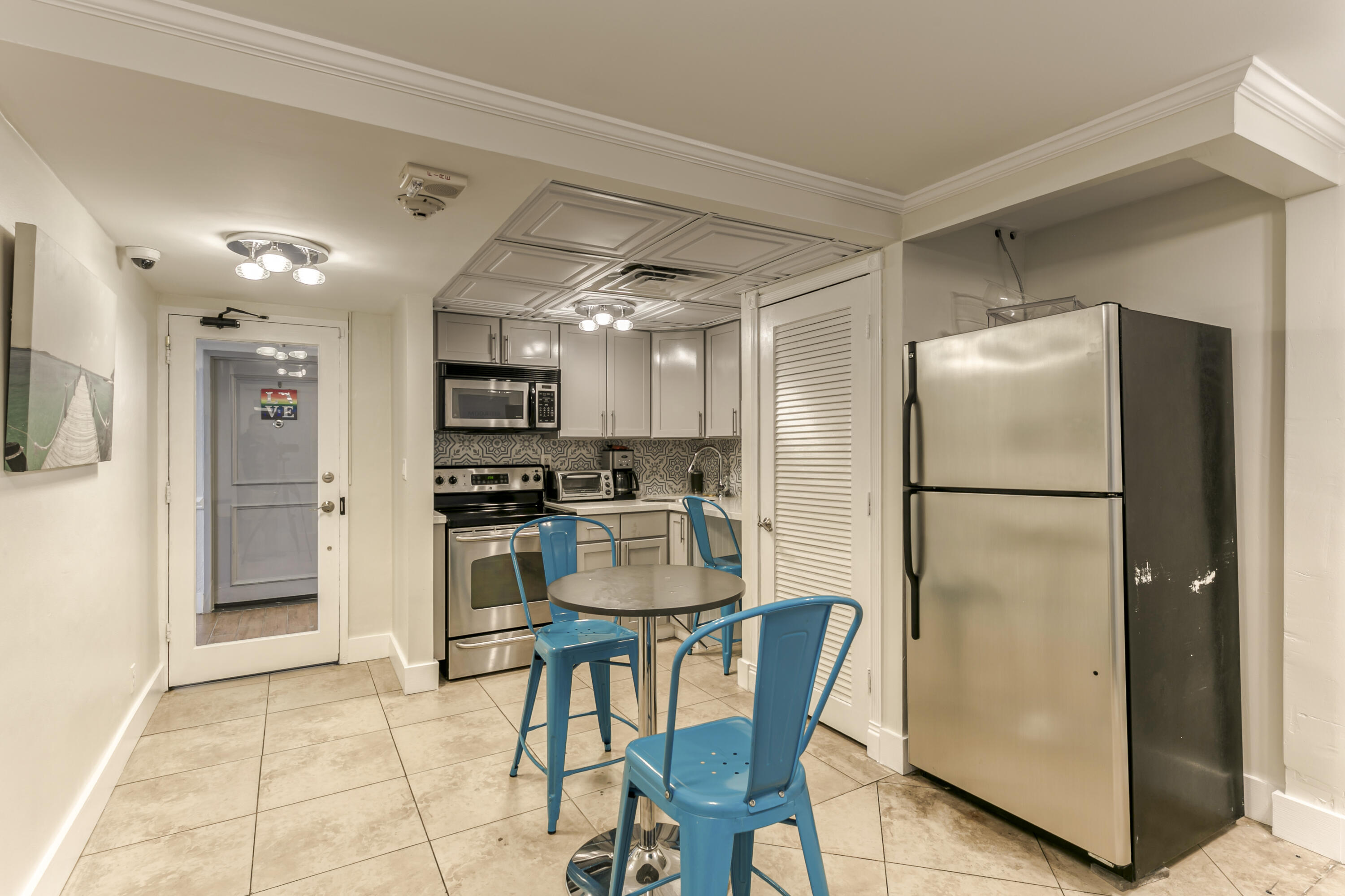 LAUDERDALE TOWER CONDO - Residential Lease