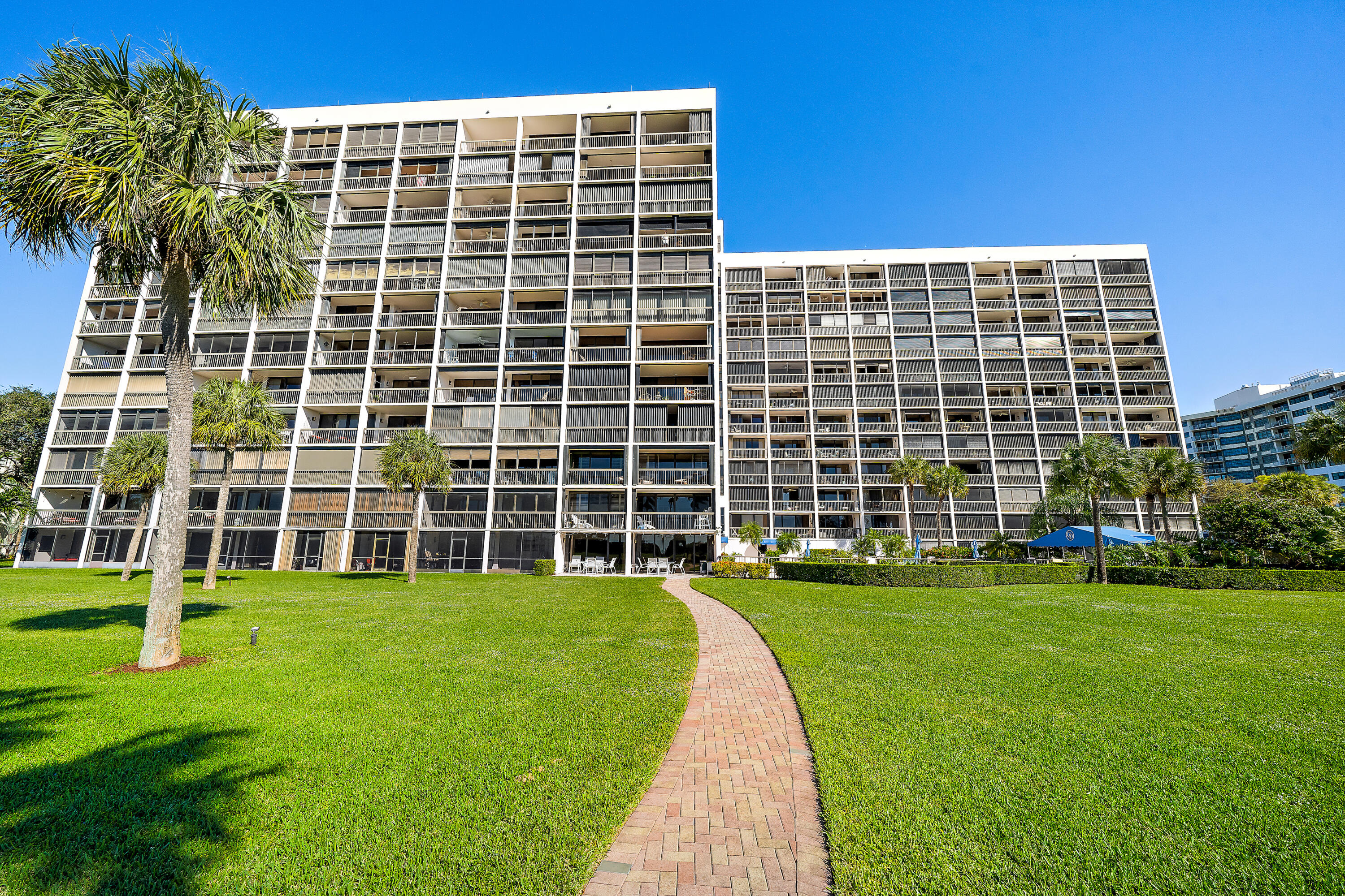 GOVERNORS POINTE CONDO - Residential