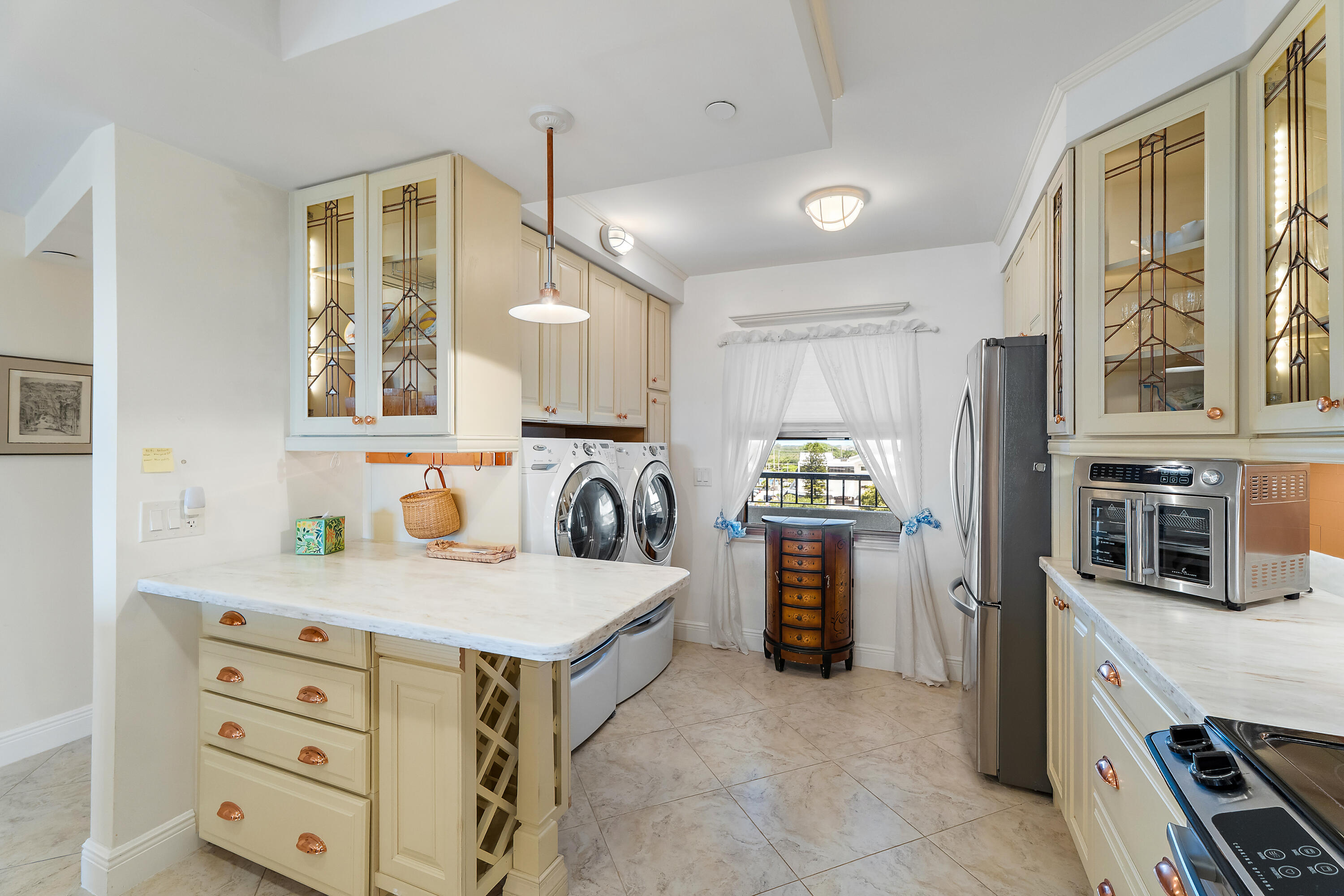 GOVERNORS POINTE CONDO - Residential