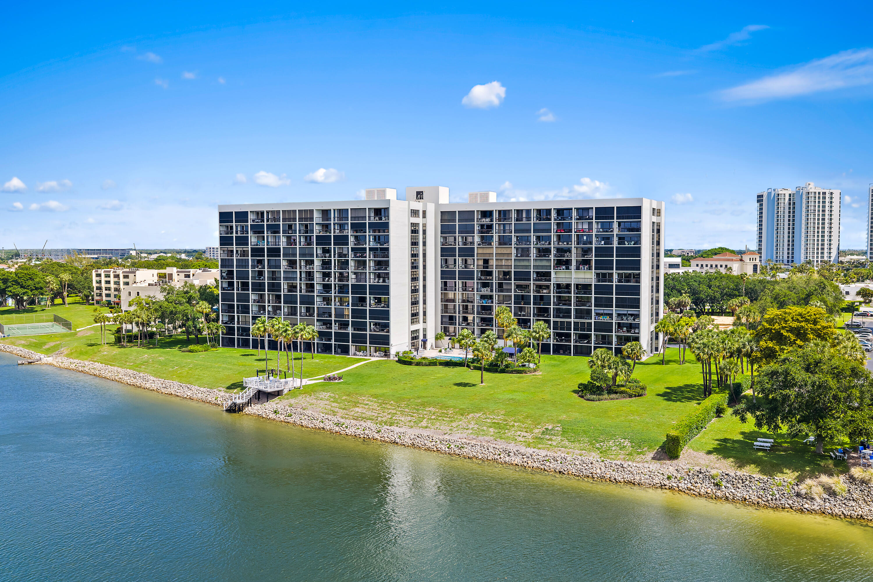 GOVERNORS POINTE CONDO - Residential