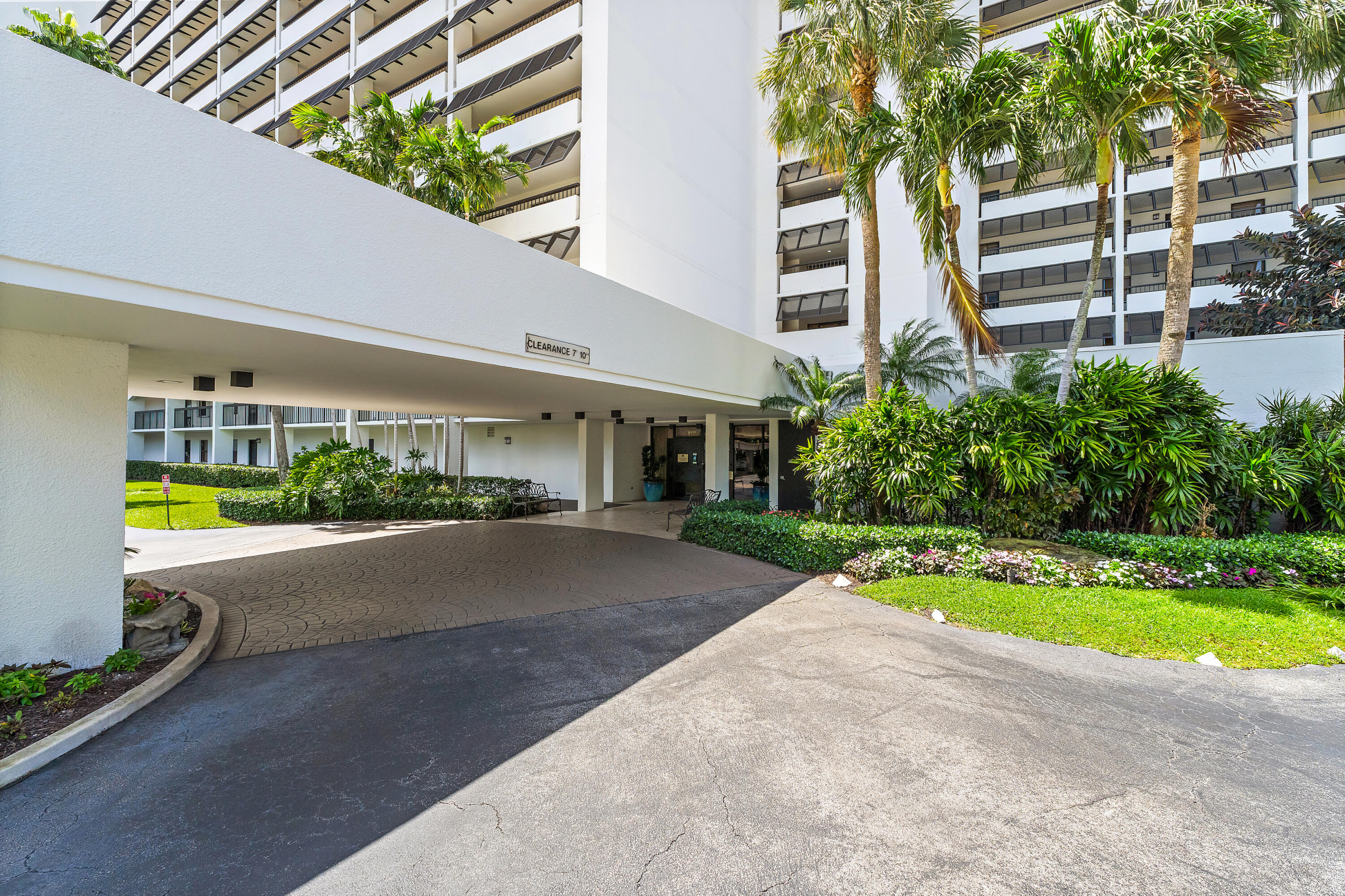 GOVERNORS POINTE CONDO - Residential