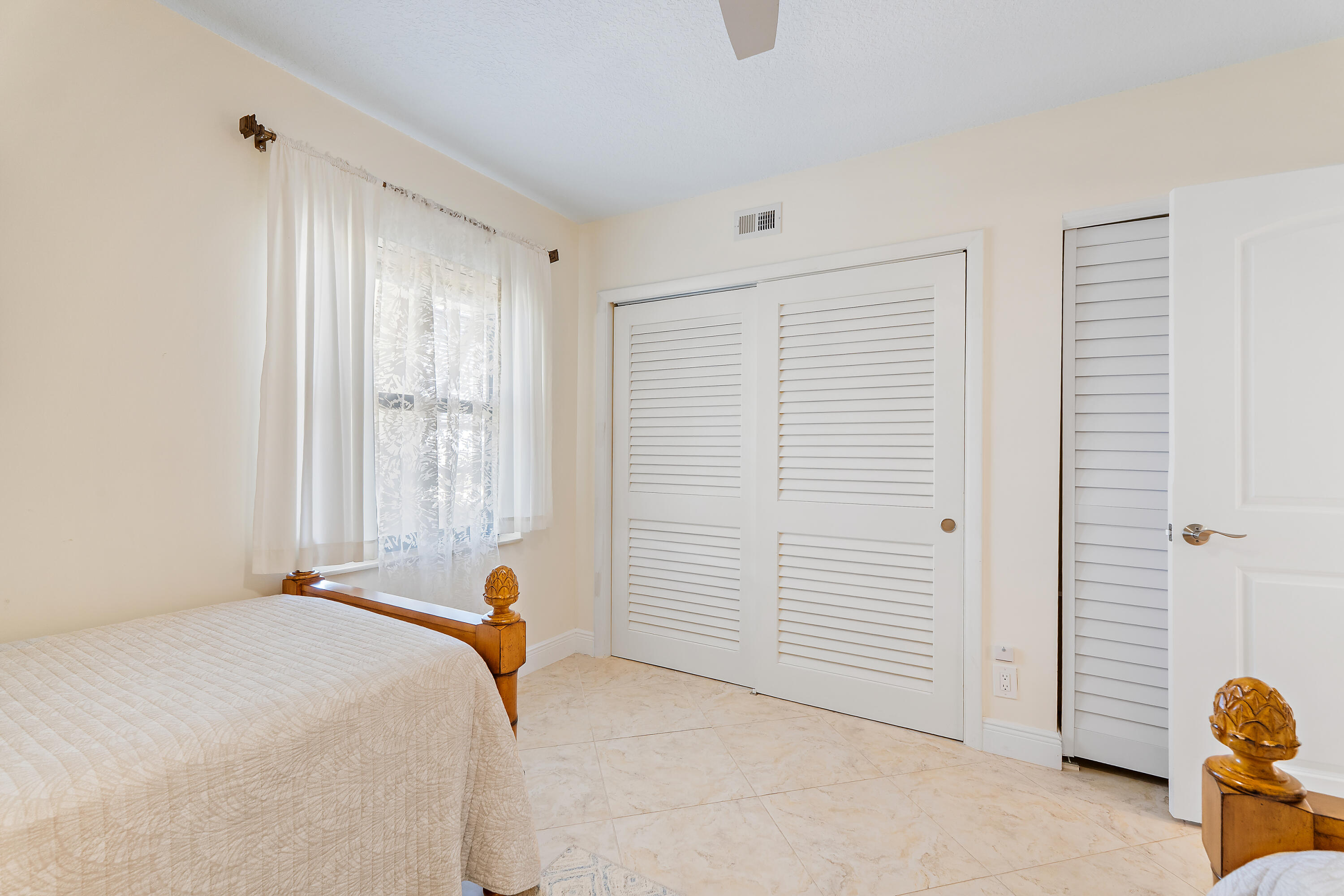 GOVERNORS POINTE CONDO - Residential