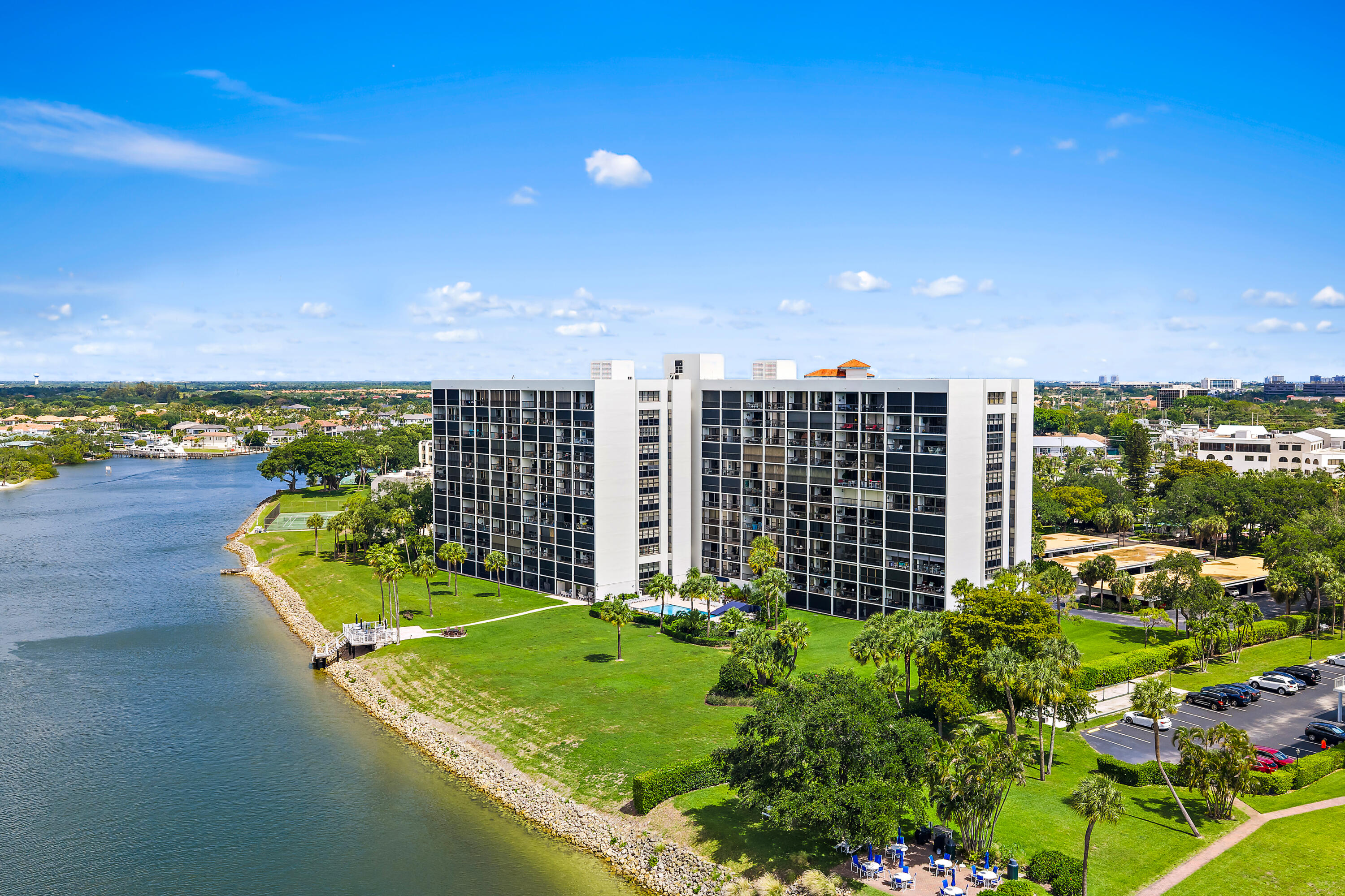 GOVERNORS POINTE CONDO - Residential