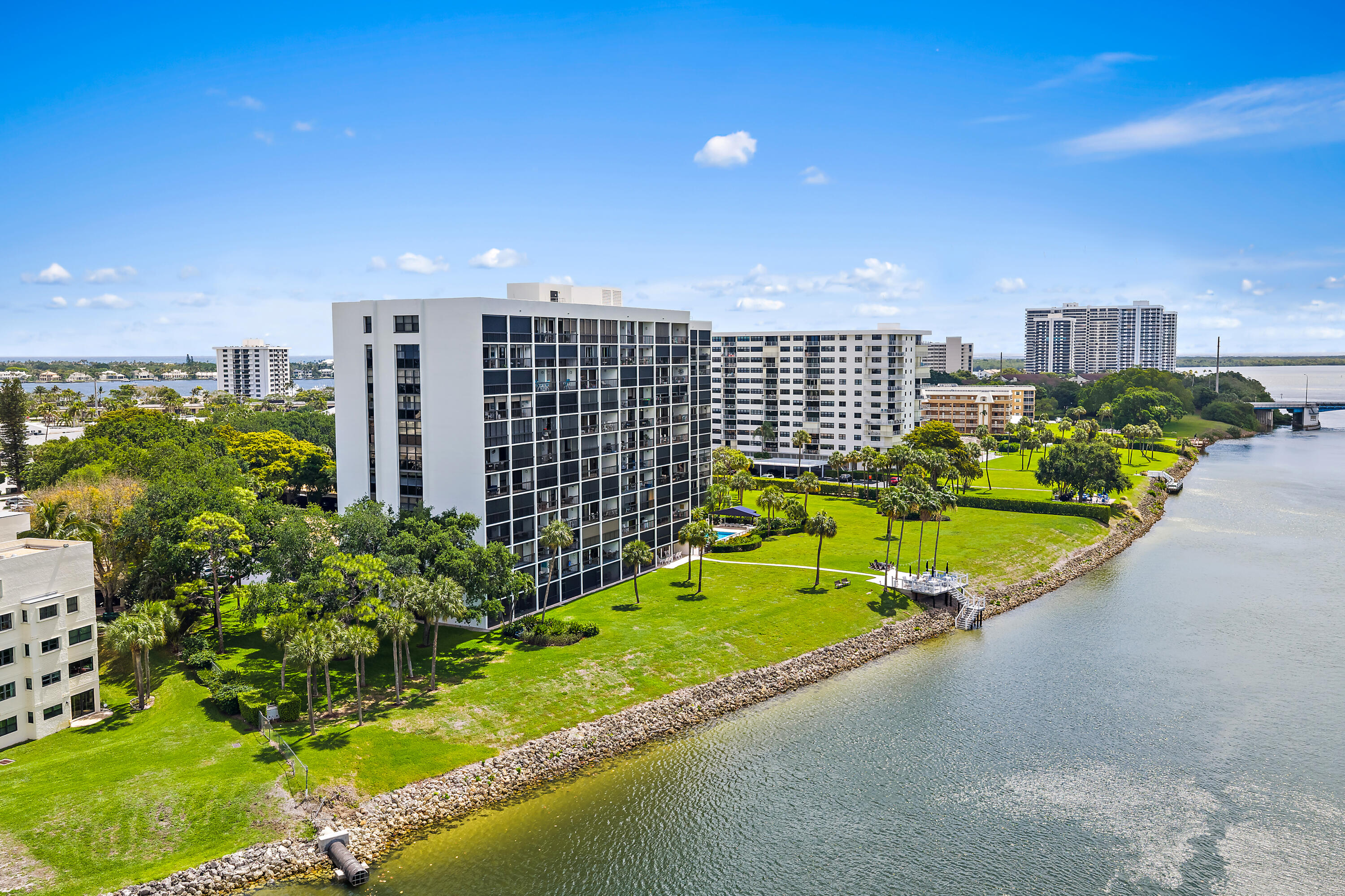 GOVERNORS POINTE CONDO - Residential