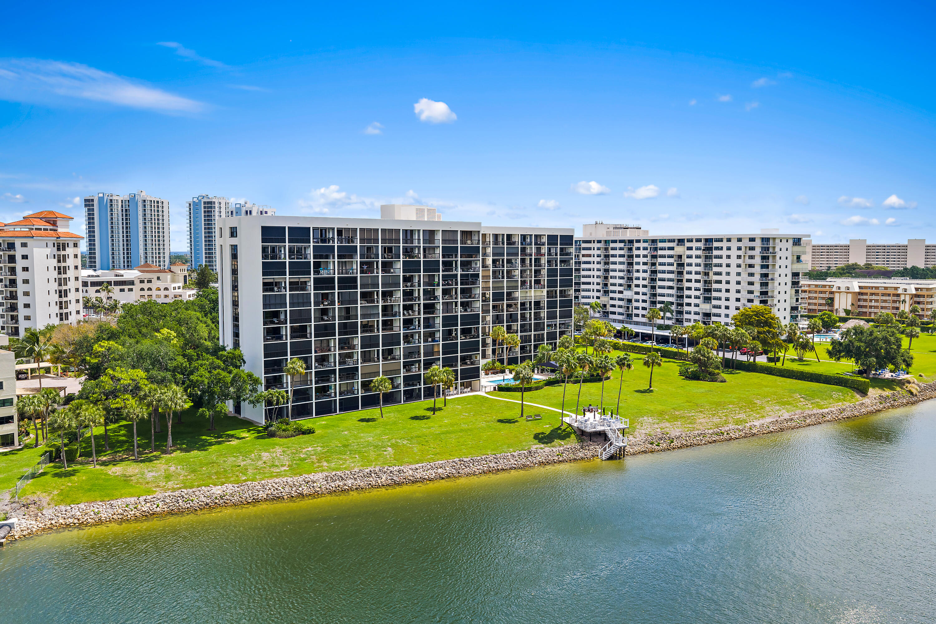 GOVERNORS POINTE CONDO - Residential