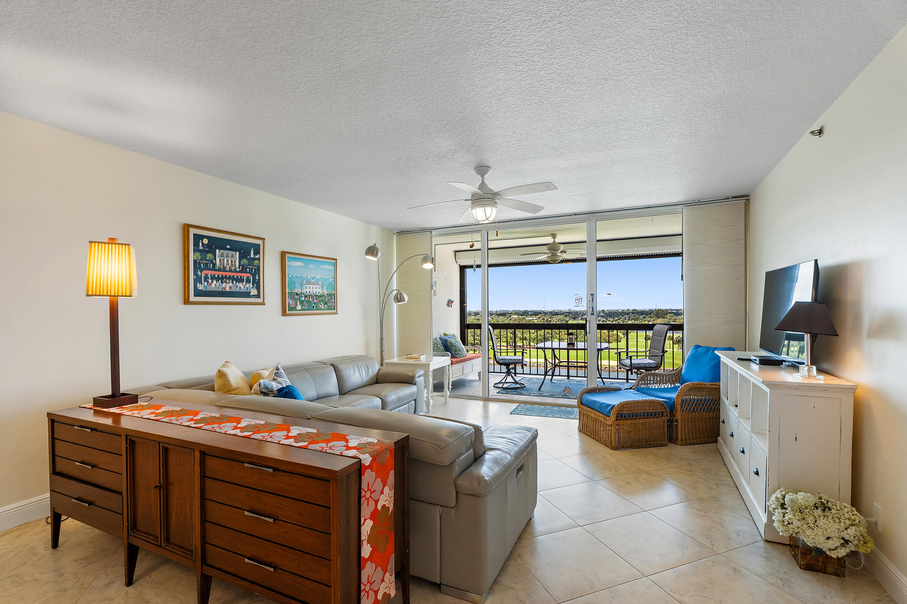 GOVERNORS POINTE CONDO - Residential