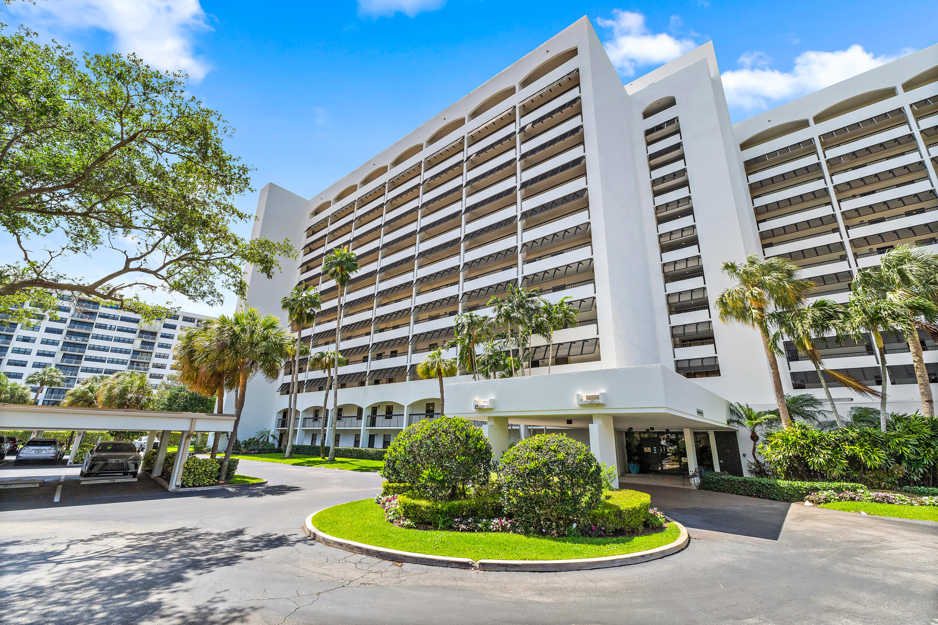 GOVERNORS POINTE CONDO - Residential