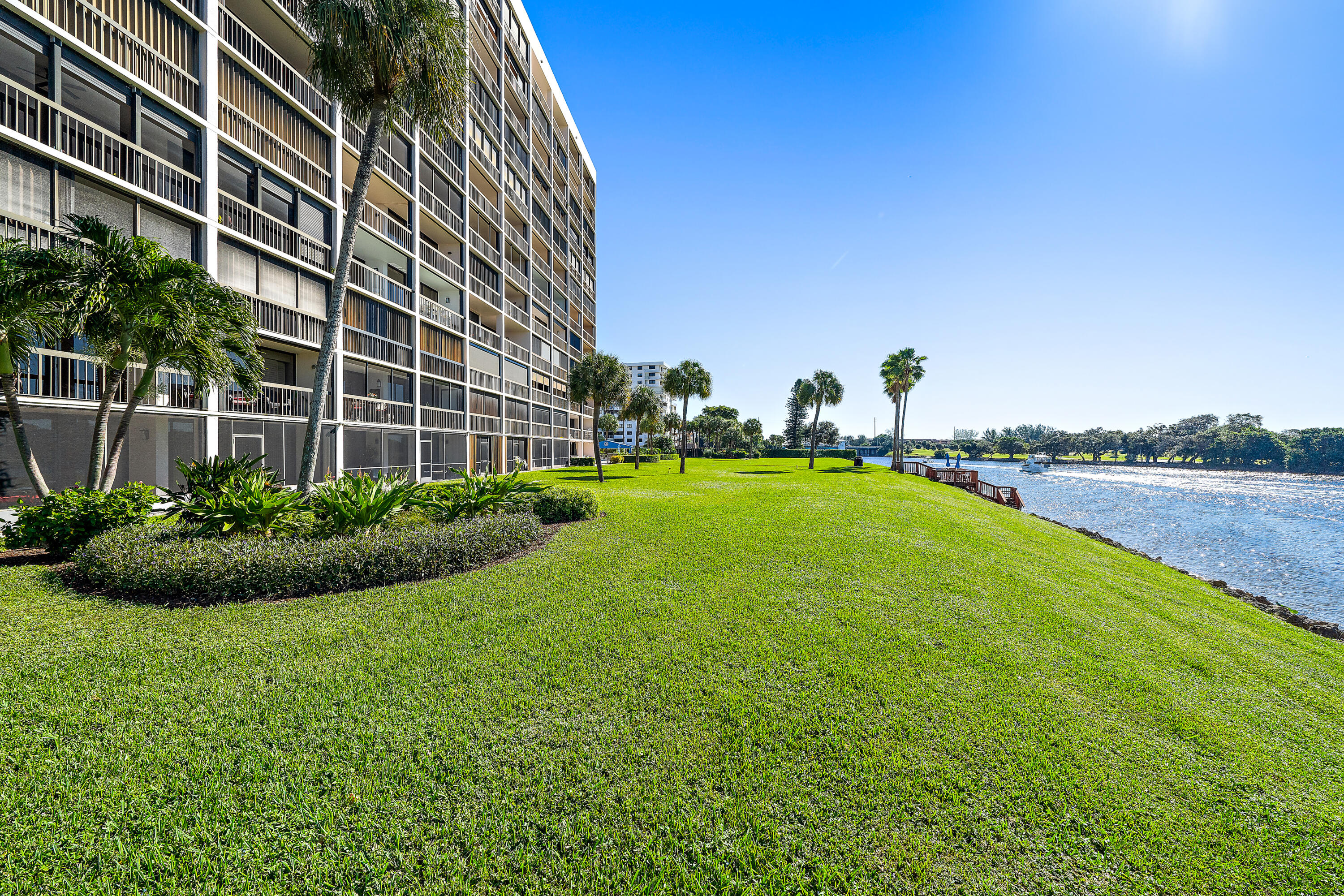 GOVERNORS POINTE CONDO - Residential
