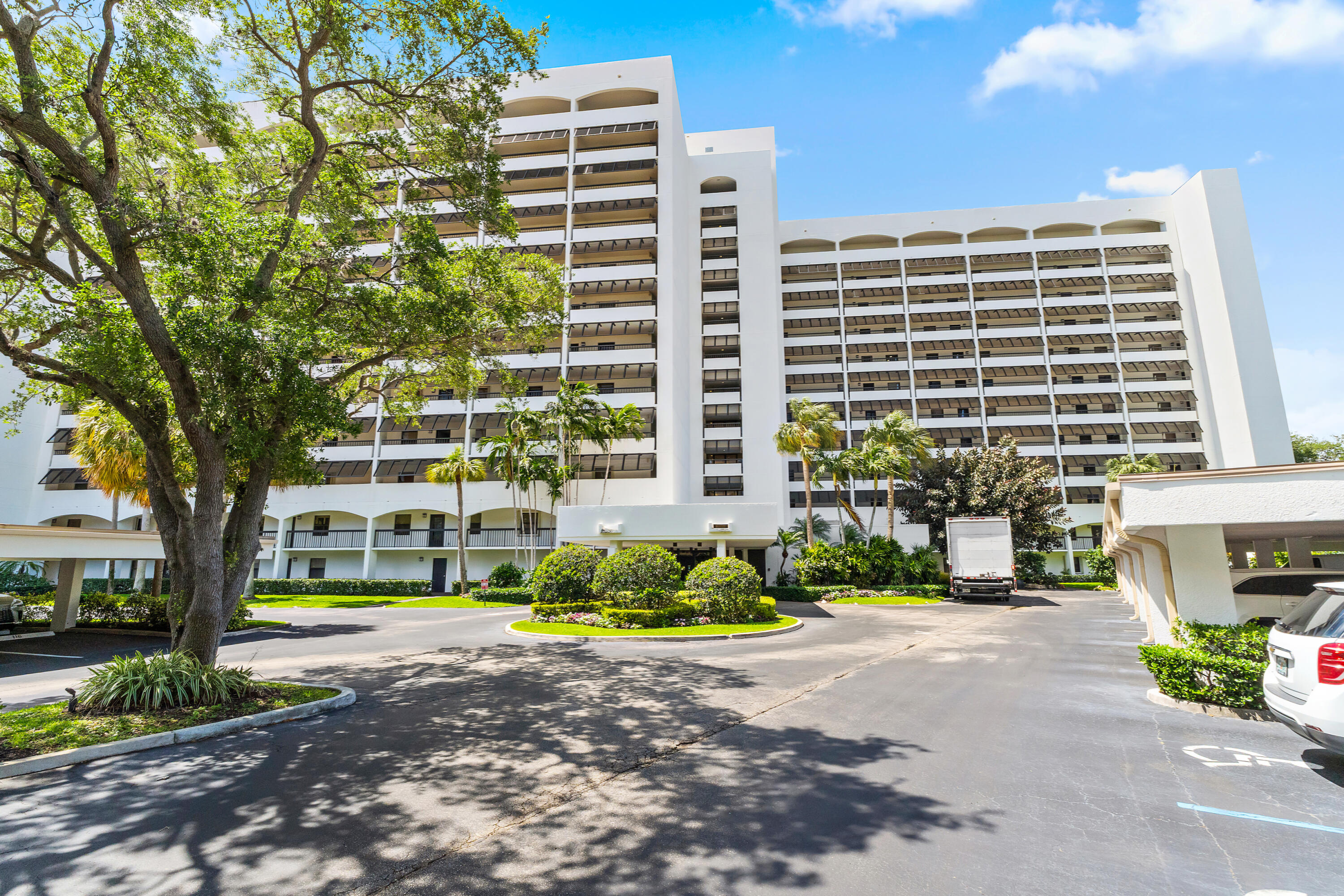 GOVERNORS POINTE CONDO - Residential