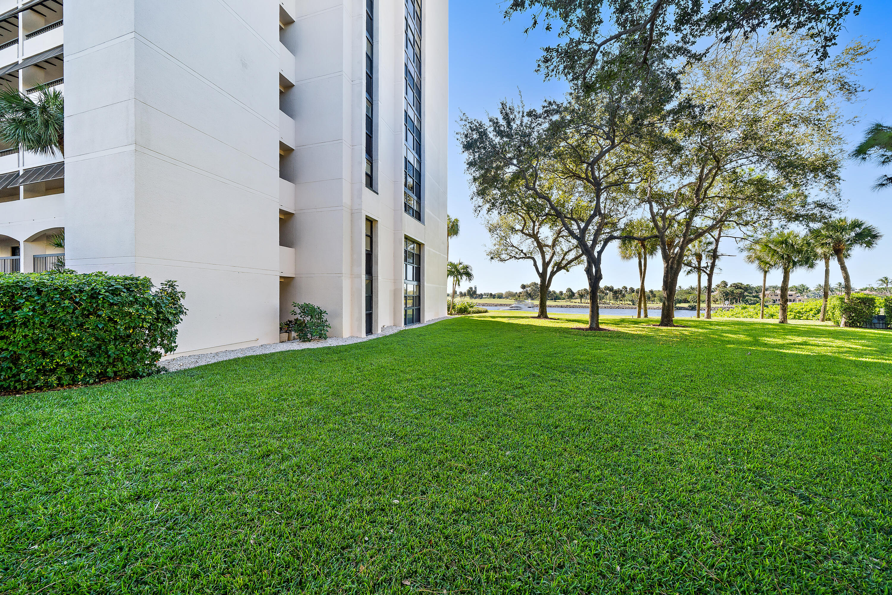 GOVERNORS POINTE CONDO - Residential