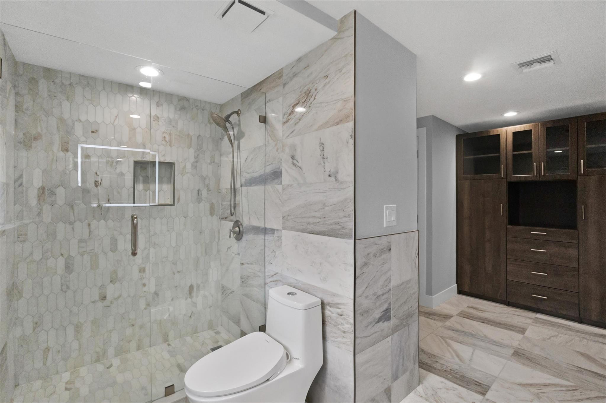 FOUR SEASONS CONDO - Residential