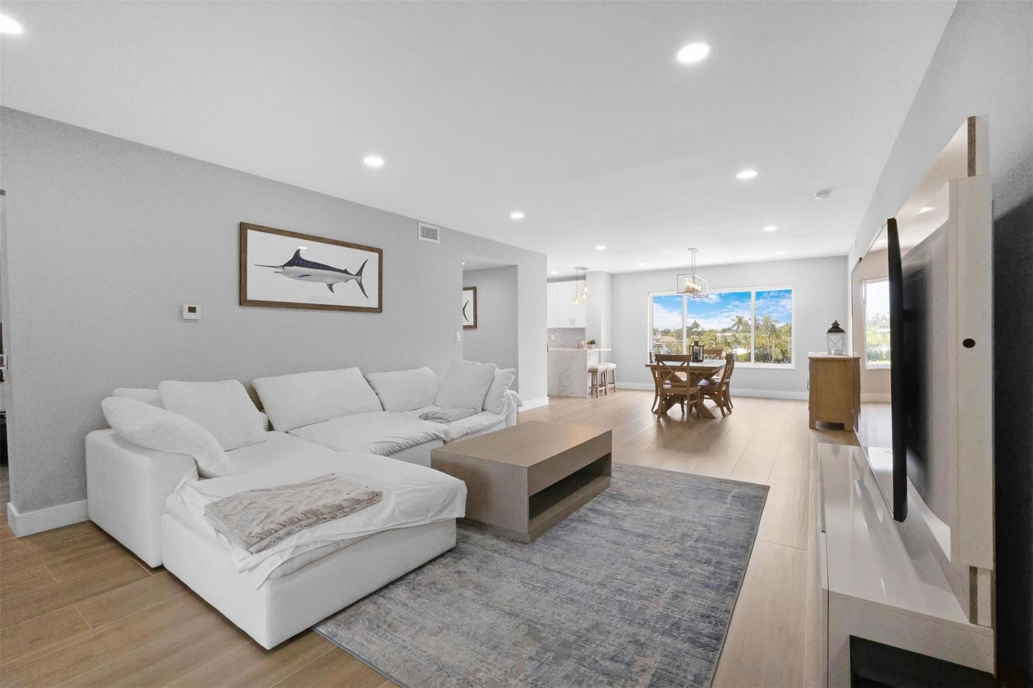 FOUR SEASONS CONDO - Residential