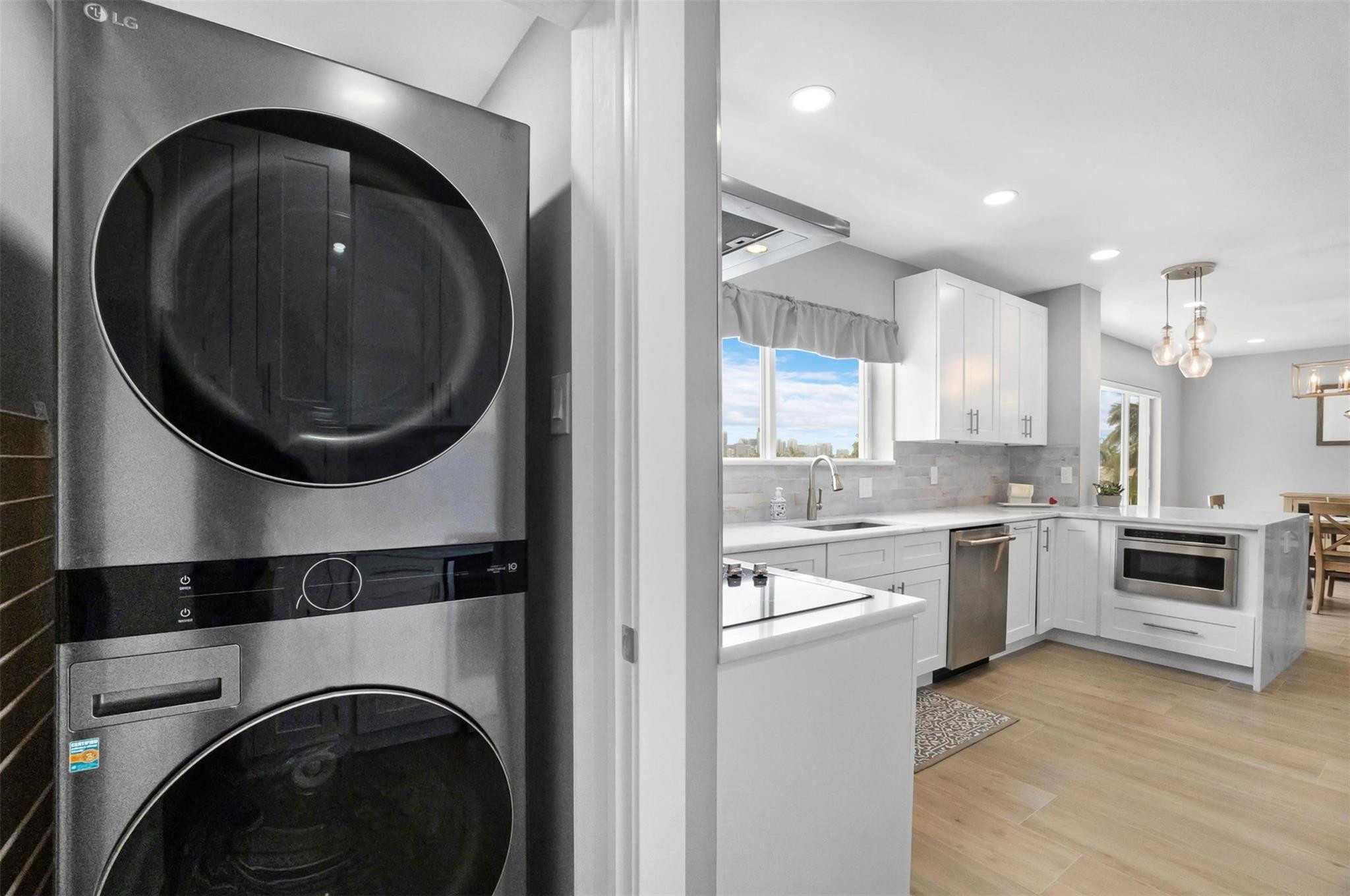 FOUR SEASONS CONDO - Residential