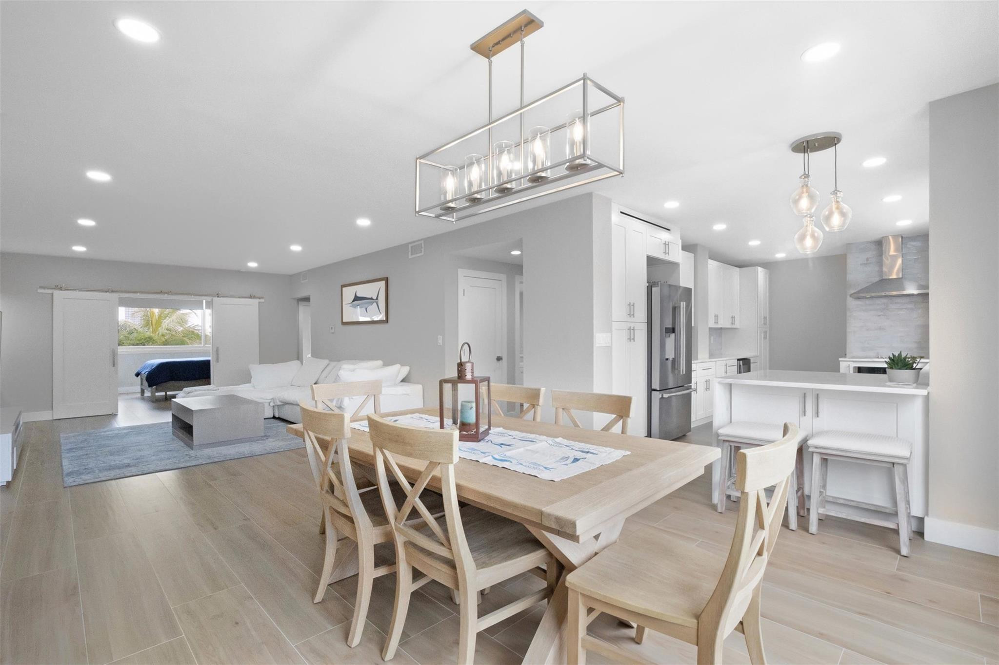 FOUR SEASONS CONDO - Residential