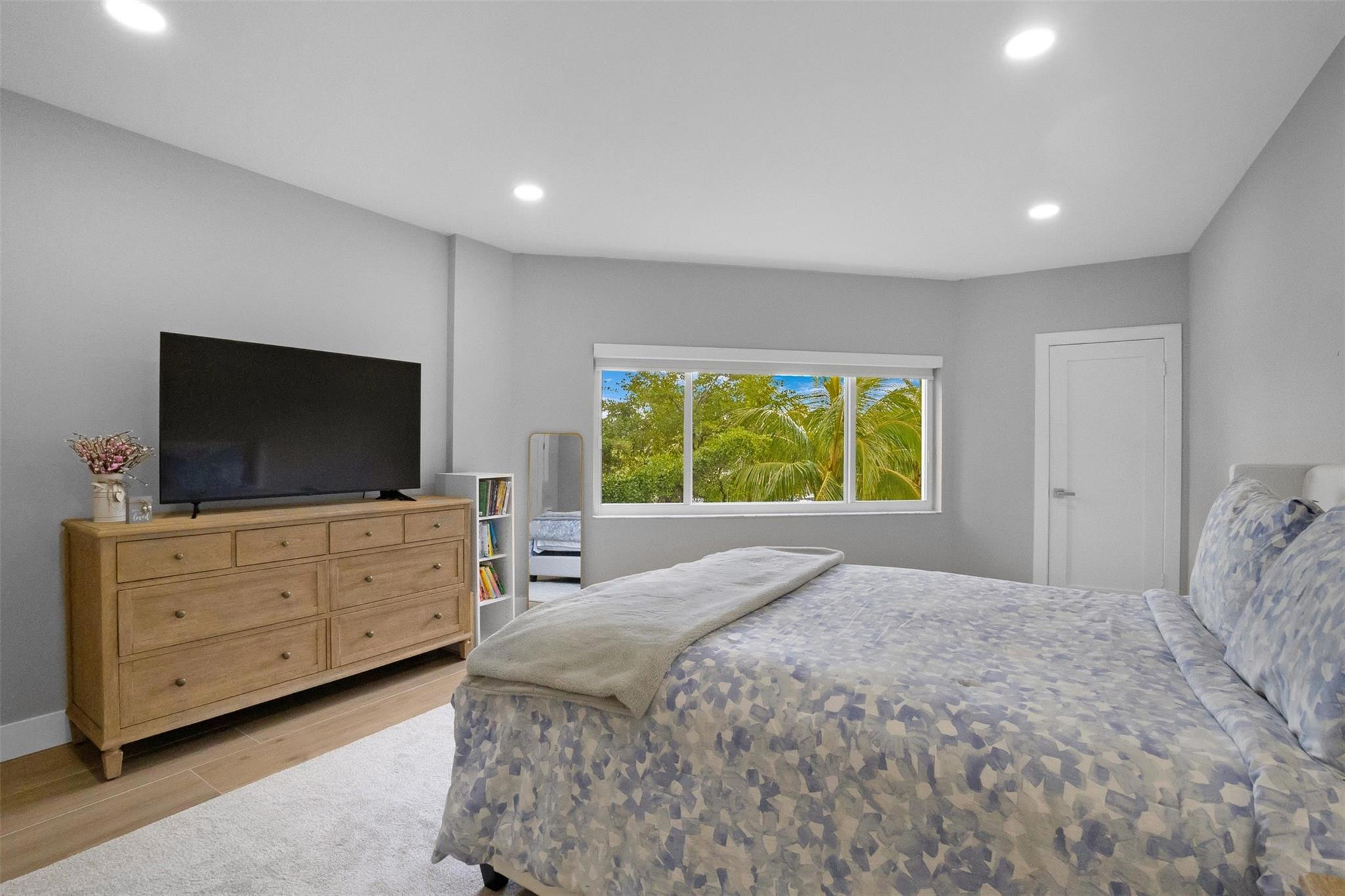 FOUR SEASONS CONDO - Residential