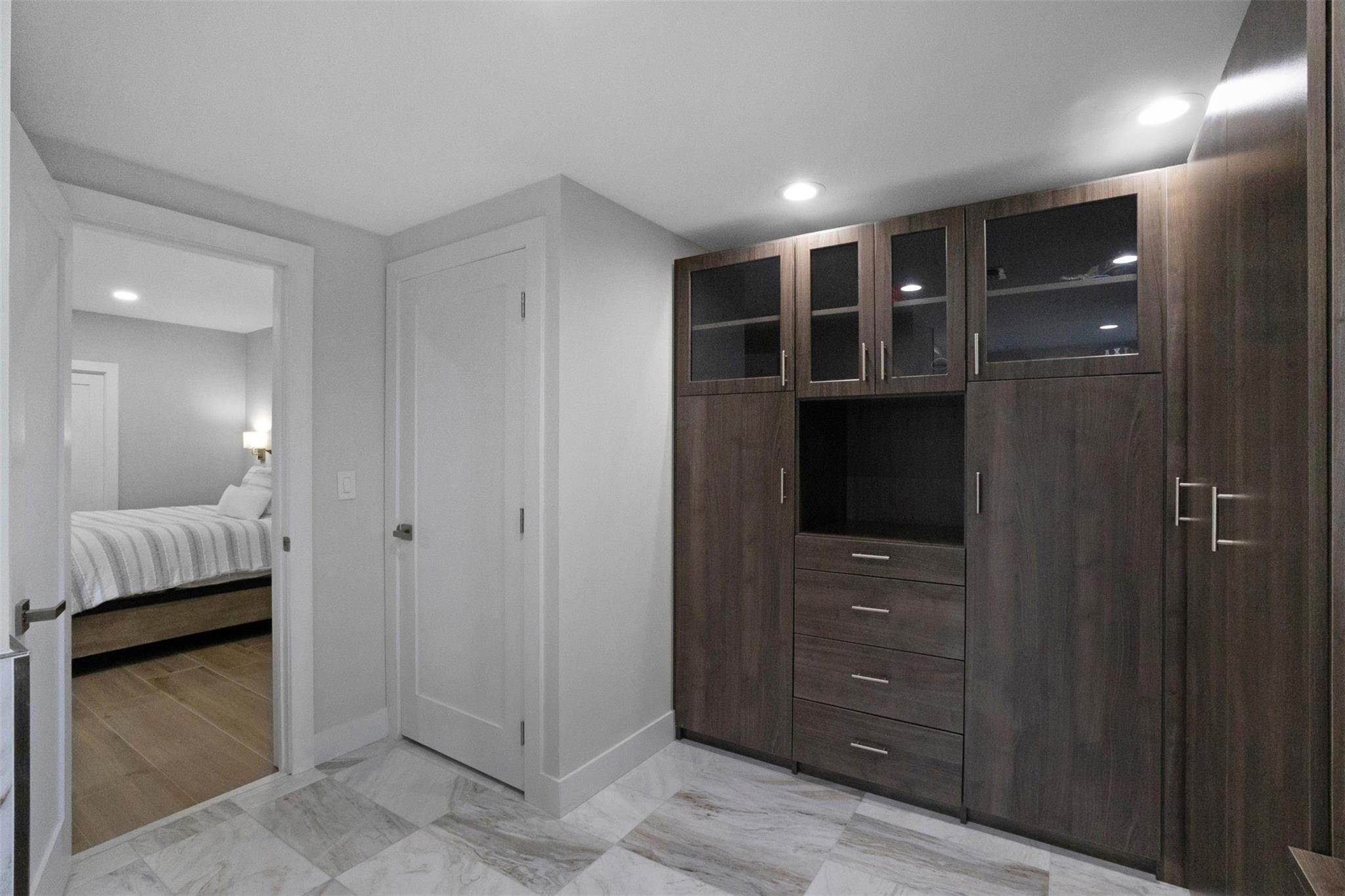 FOUR SEASONS CONDO - Residential