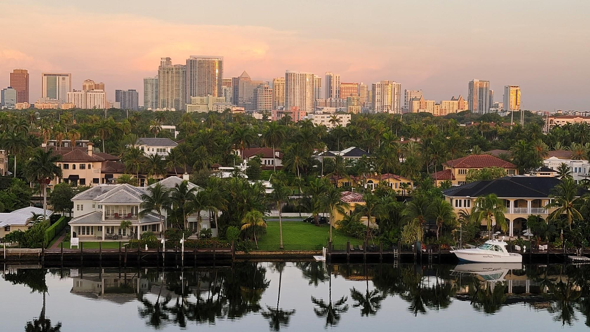 FOUR SEASONS CONDO - Residential