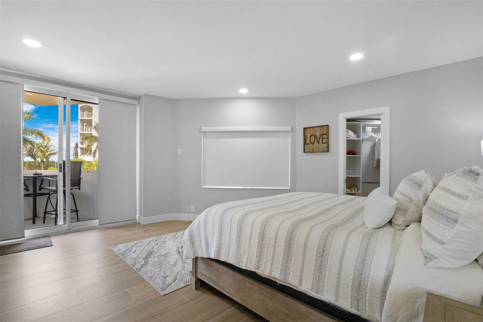 FOUR SEASONS CONDO - Residential