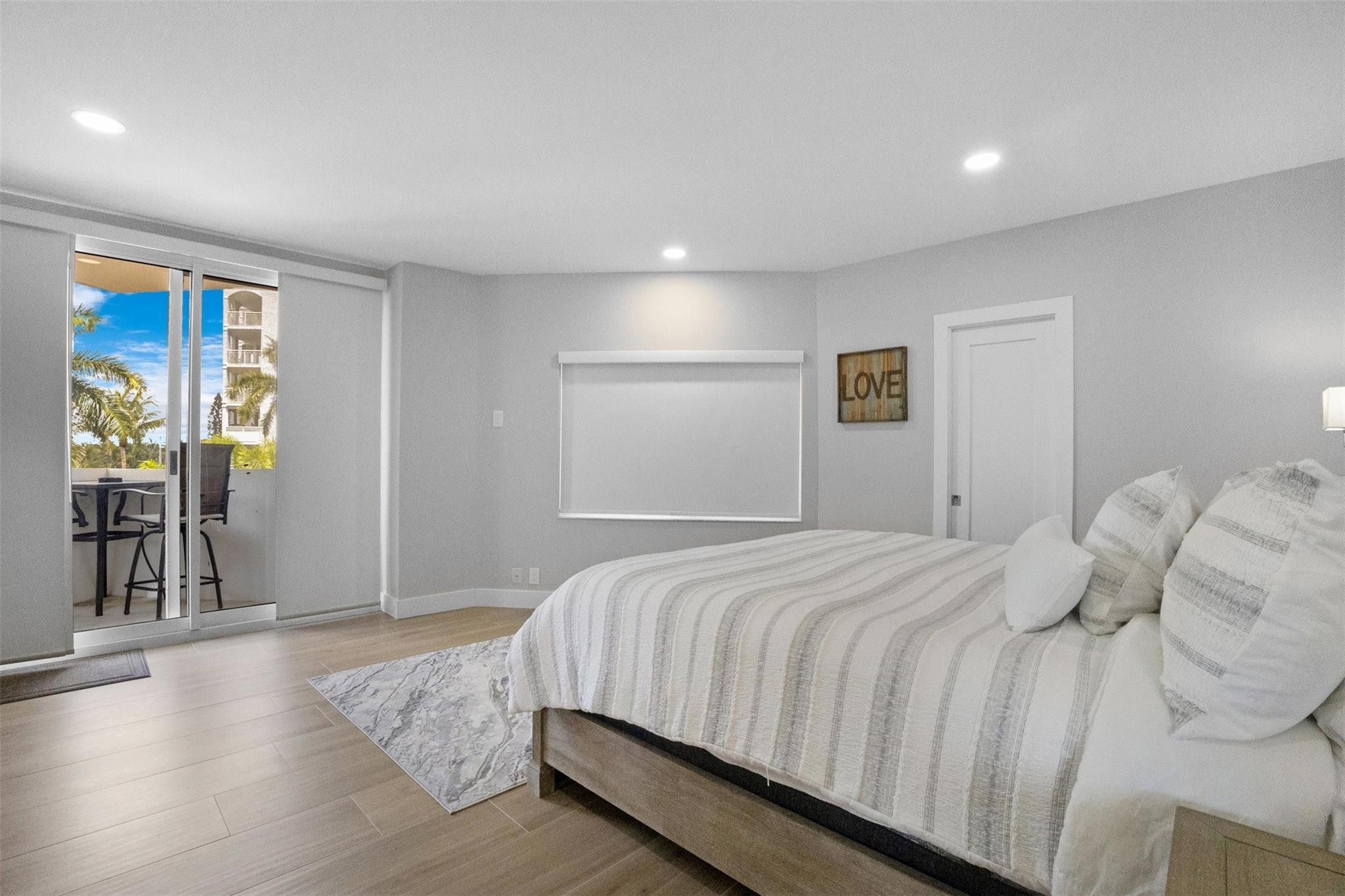 FOUR SEASONS CONDO - Residential