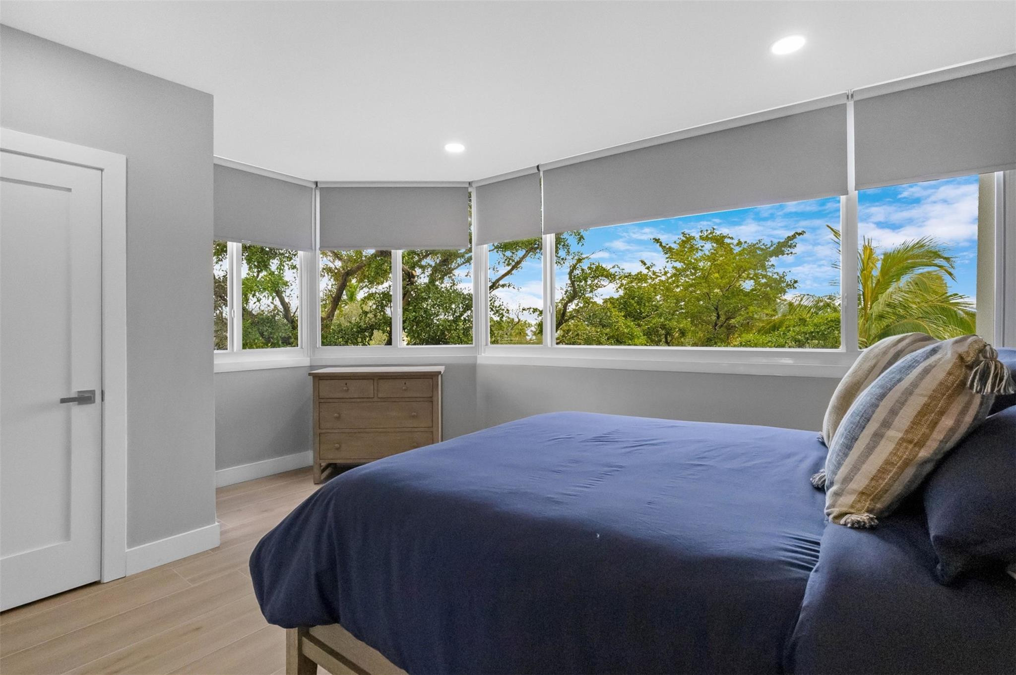 FOUR SEASONS CONDO - Residential