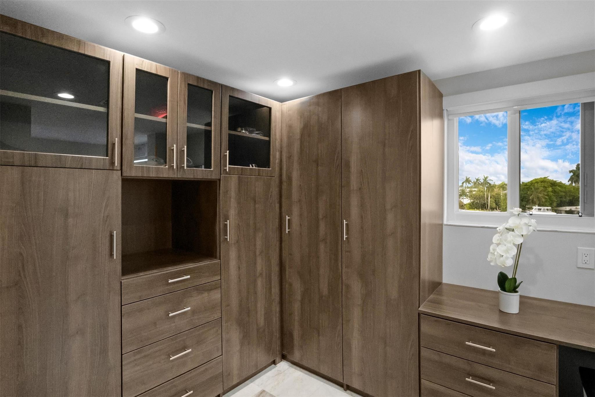 FOUR SEASONS CONDO - Residential