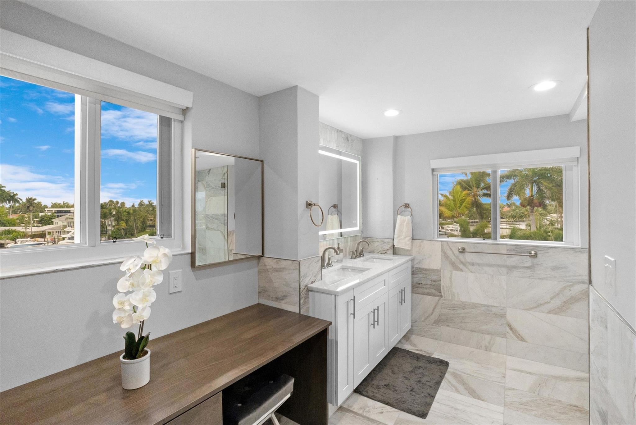 FOUR SEASONS CONDO - Residential