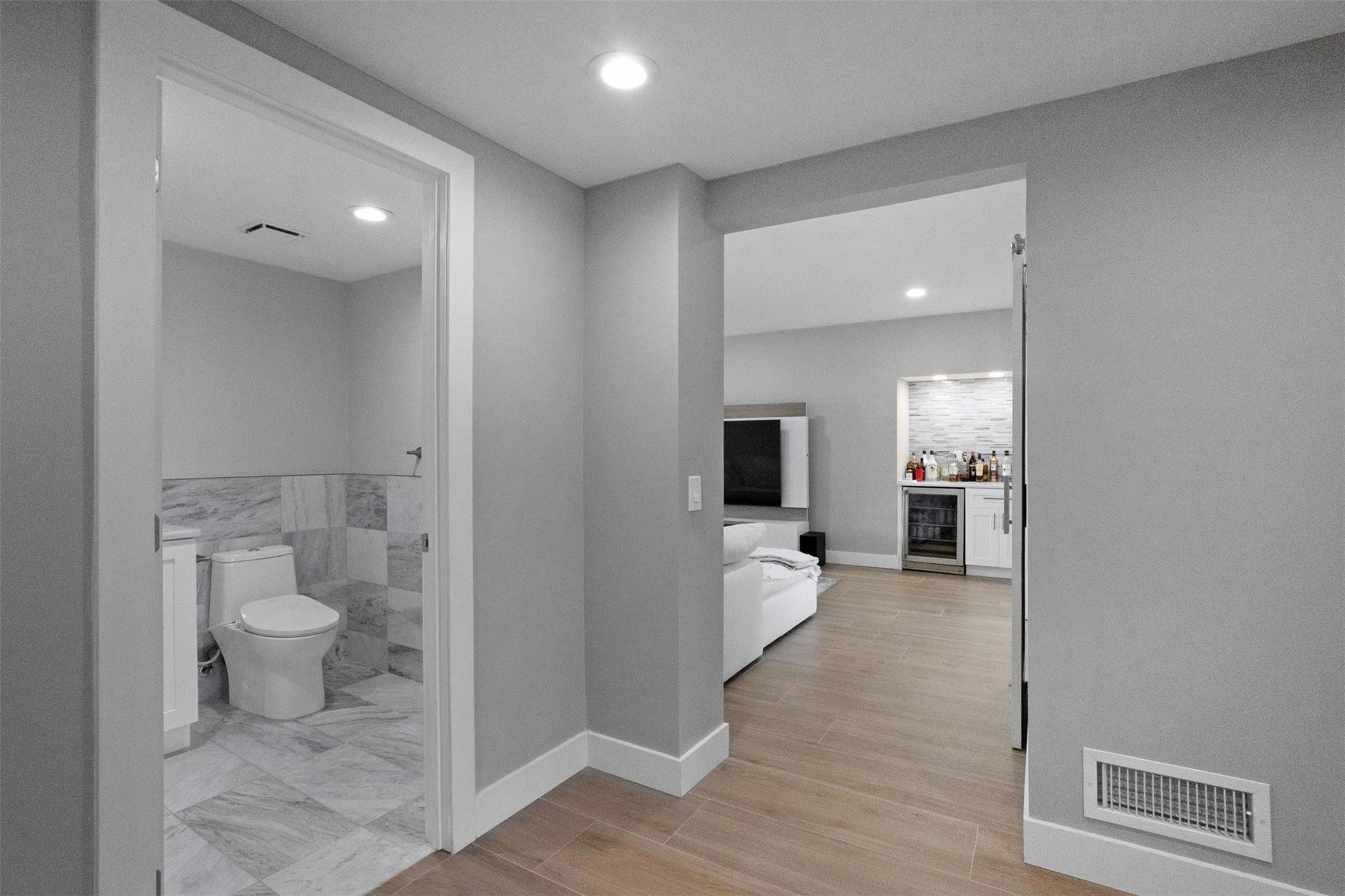 FOUR SEASONS CONDO - Residential