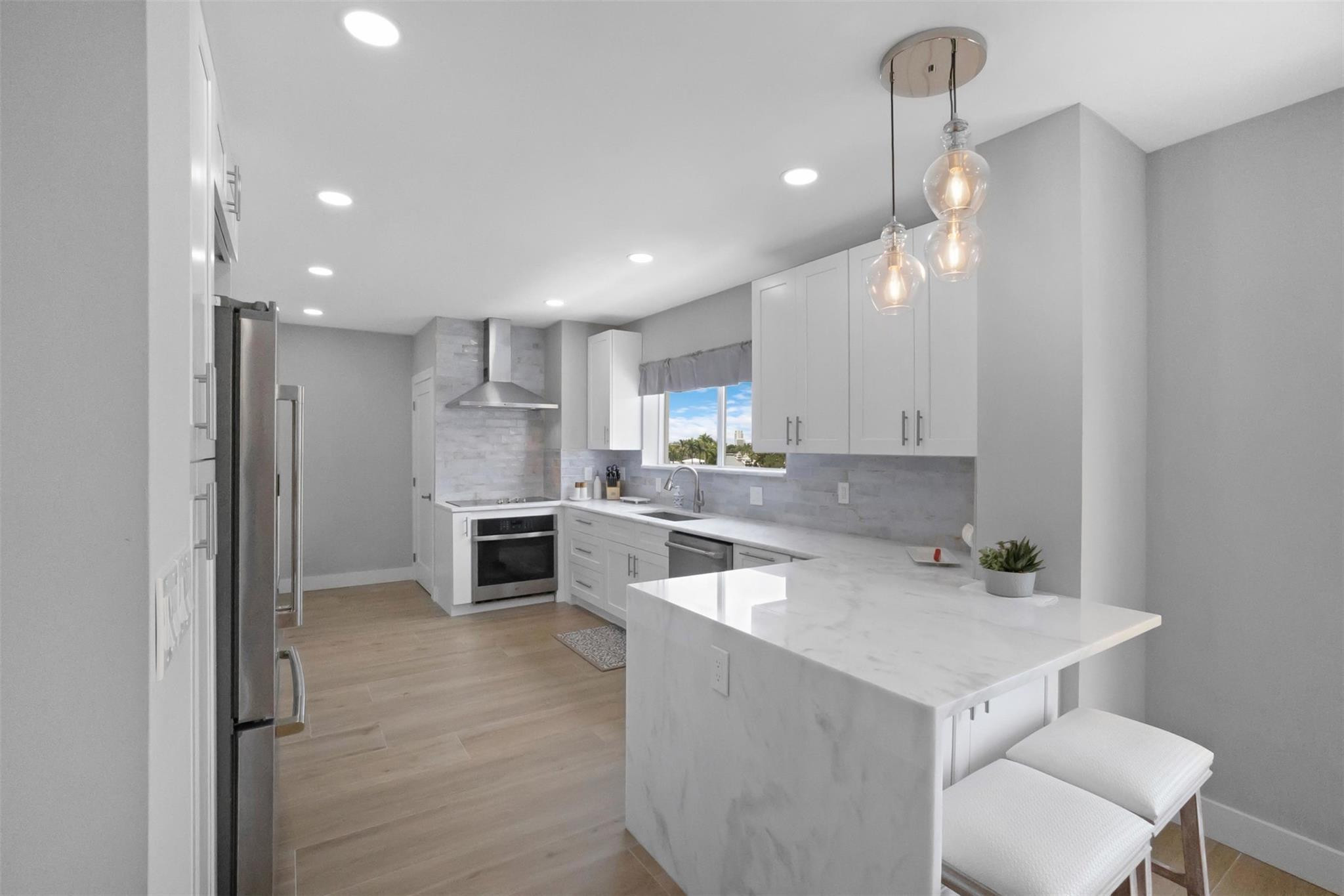 FOUR SEASONS CONDO - Residential