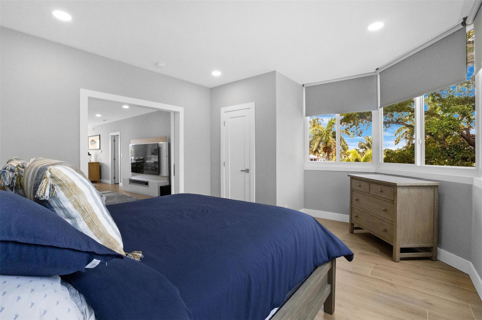 FOUR SEASONS CONDO - Residential