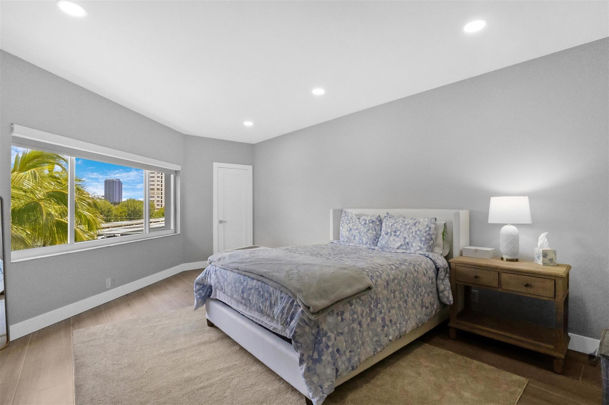 FOUR SEASONS CONDO - Residential