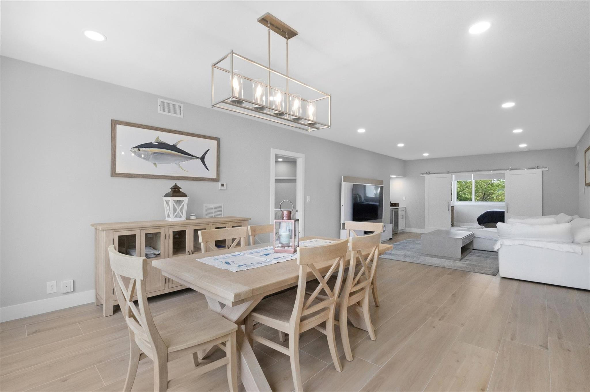 FOUR SEASONS CONDO - Residential