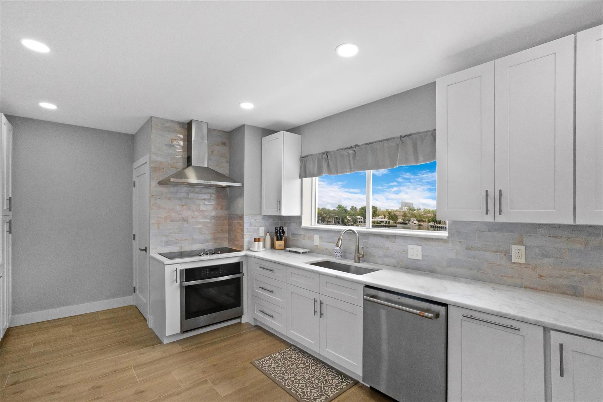 333 Sunset Drive 208