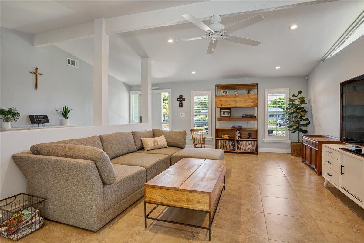 PALM BEACH FARMS CO 10 - Residential Lease