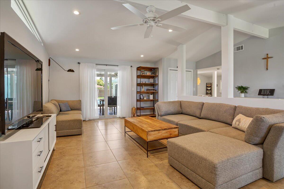 PALM BEACH FARMS CO 10 - Residential Lease