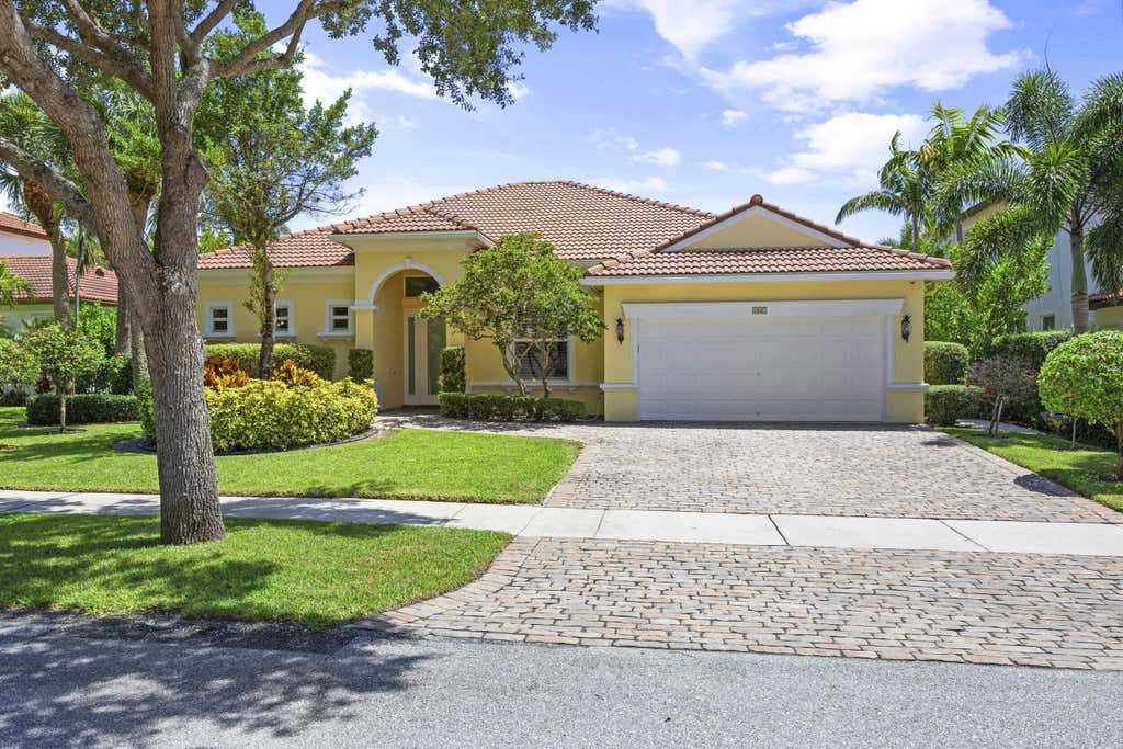 Photo of 167 Magnolia Way, Tequesta, FL 33469 (MLS # R11012312)
