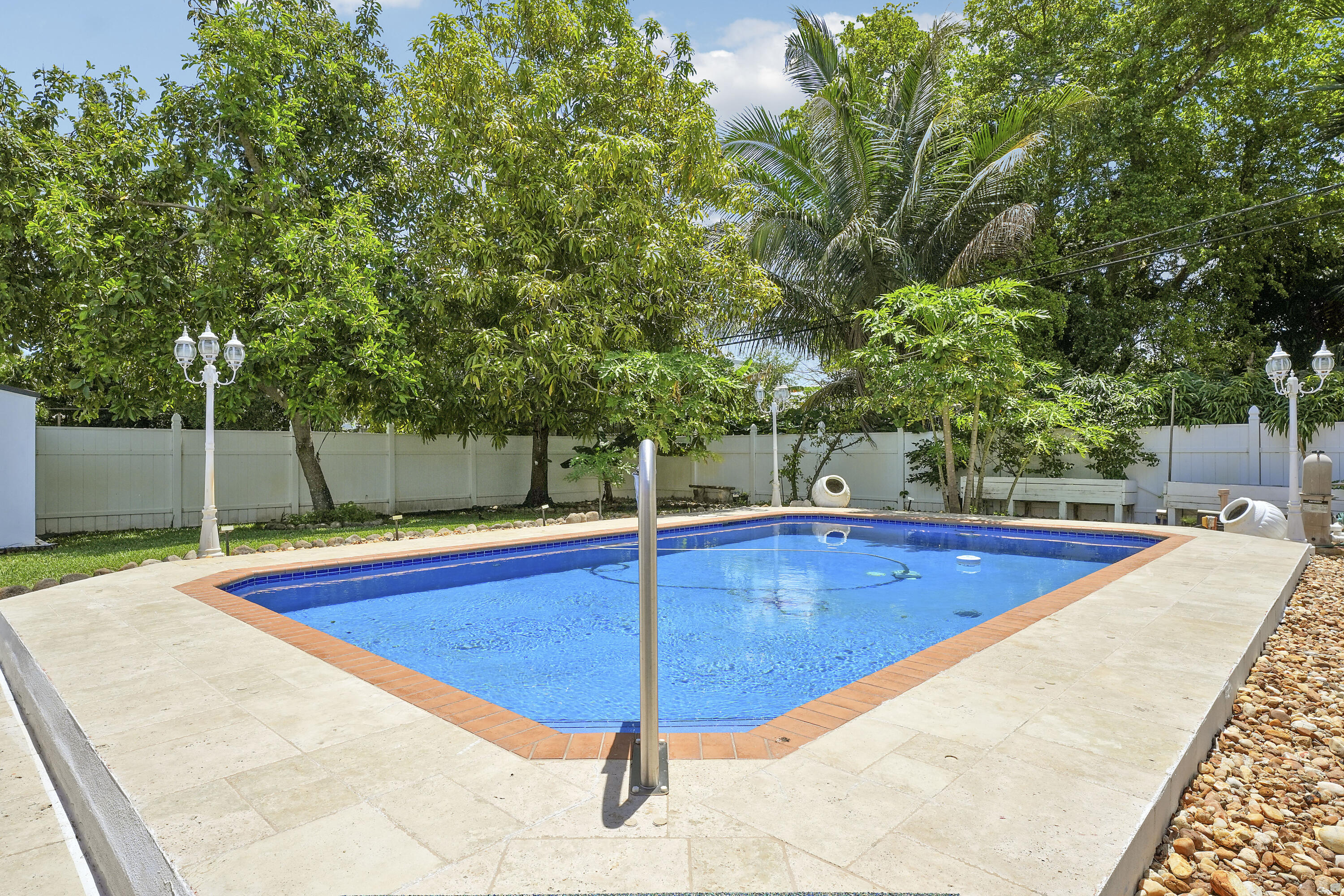 MANGO GARDENS - Residential