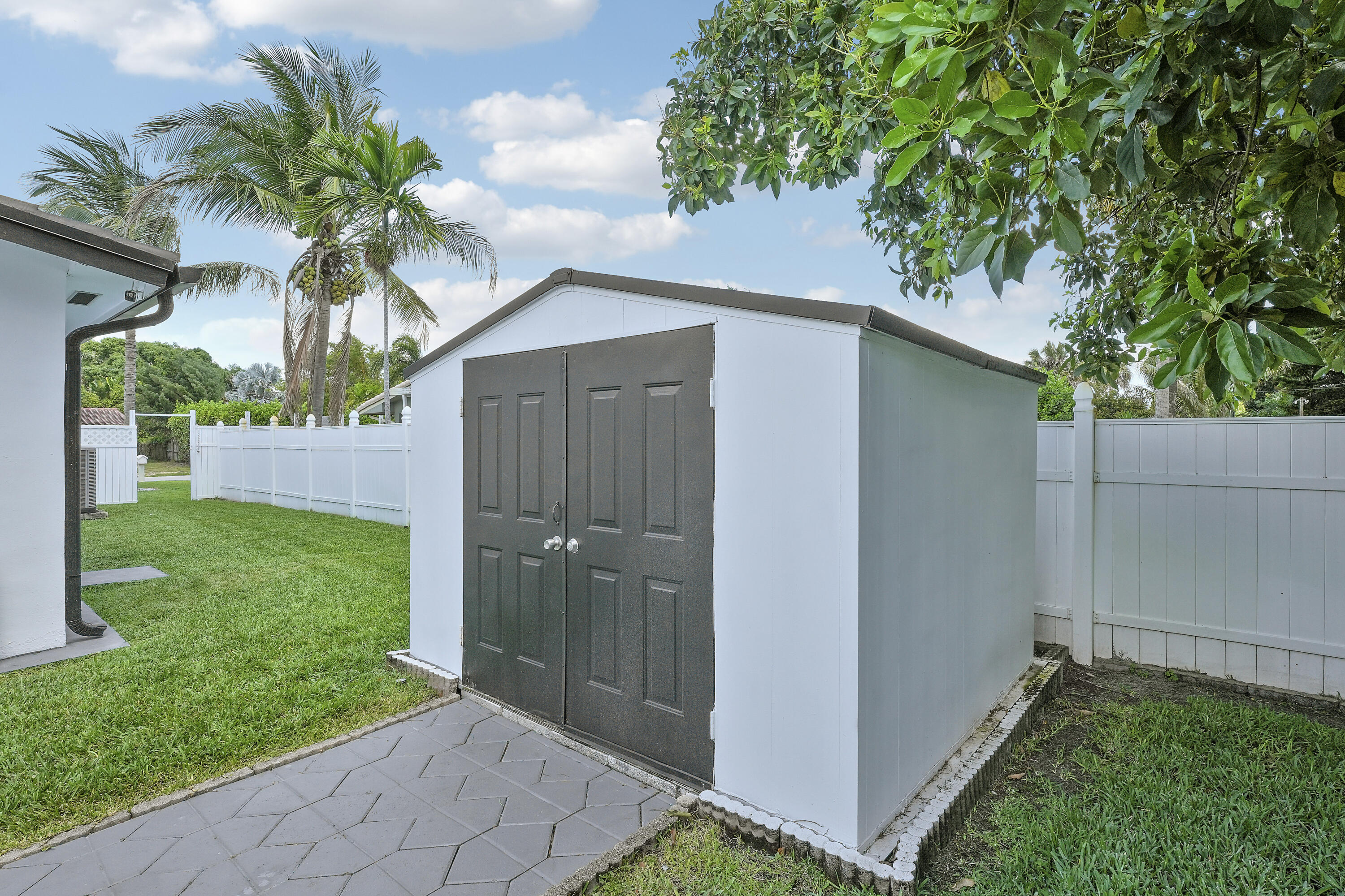 MANGO GARDENS - Residential