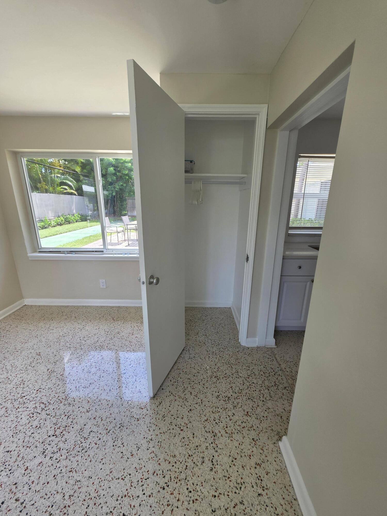 YACHT HARBOR - Residential Lease