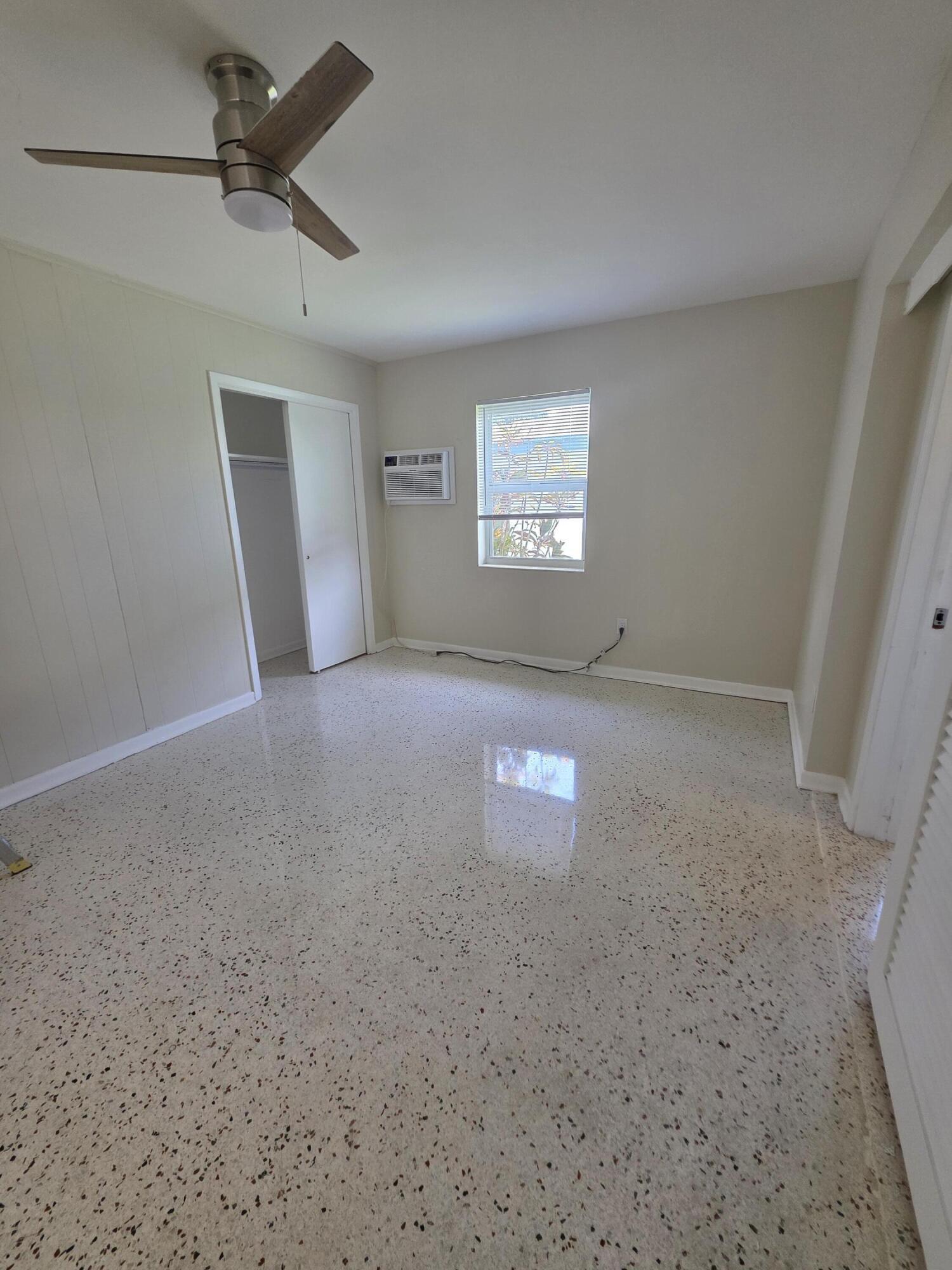 YACHT HARBOR - Residential Lease